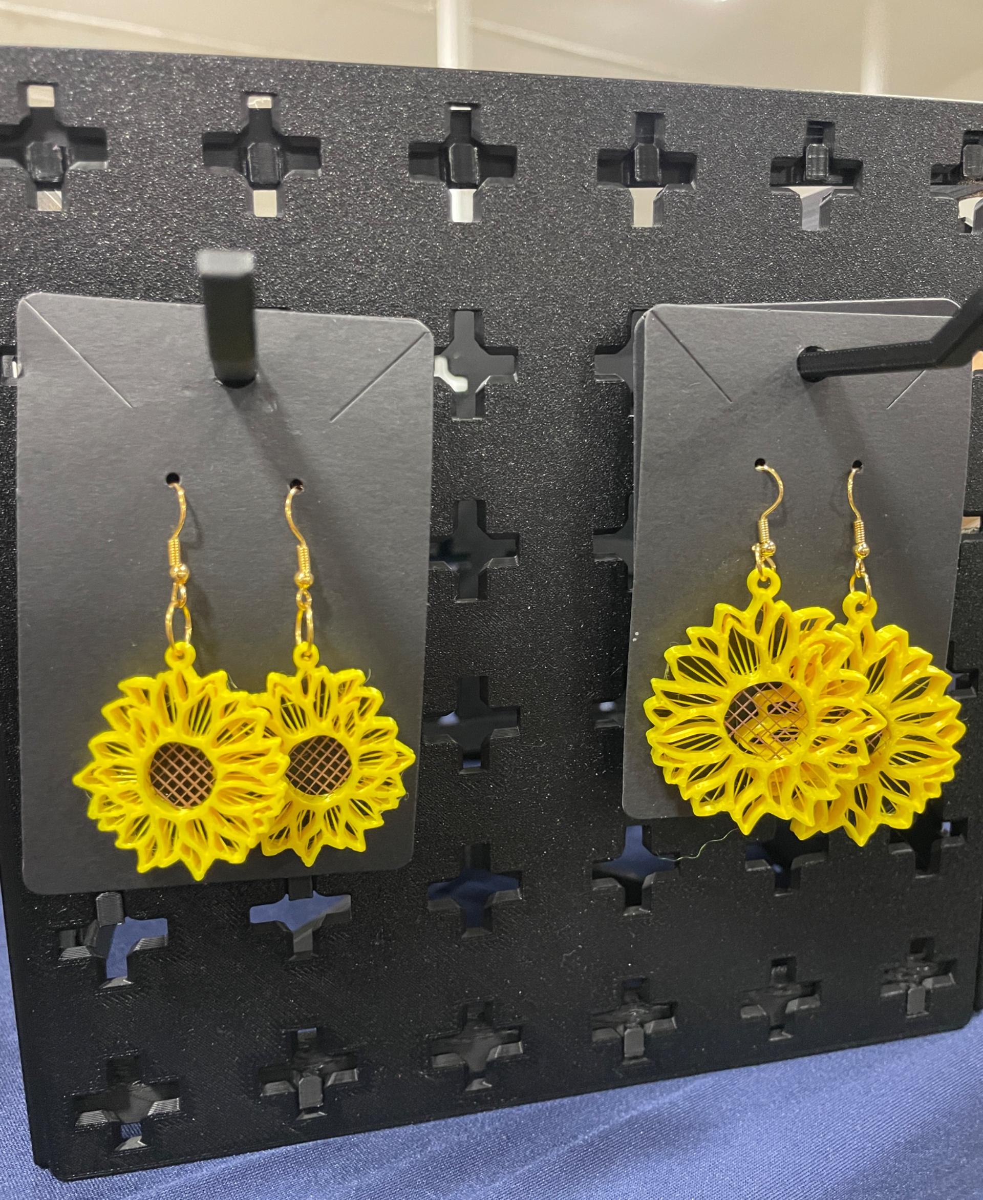 String Sunflower Earrings - Live from MRRF - 3d model