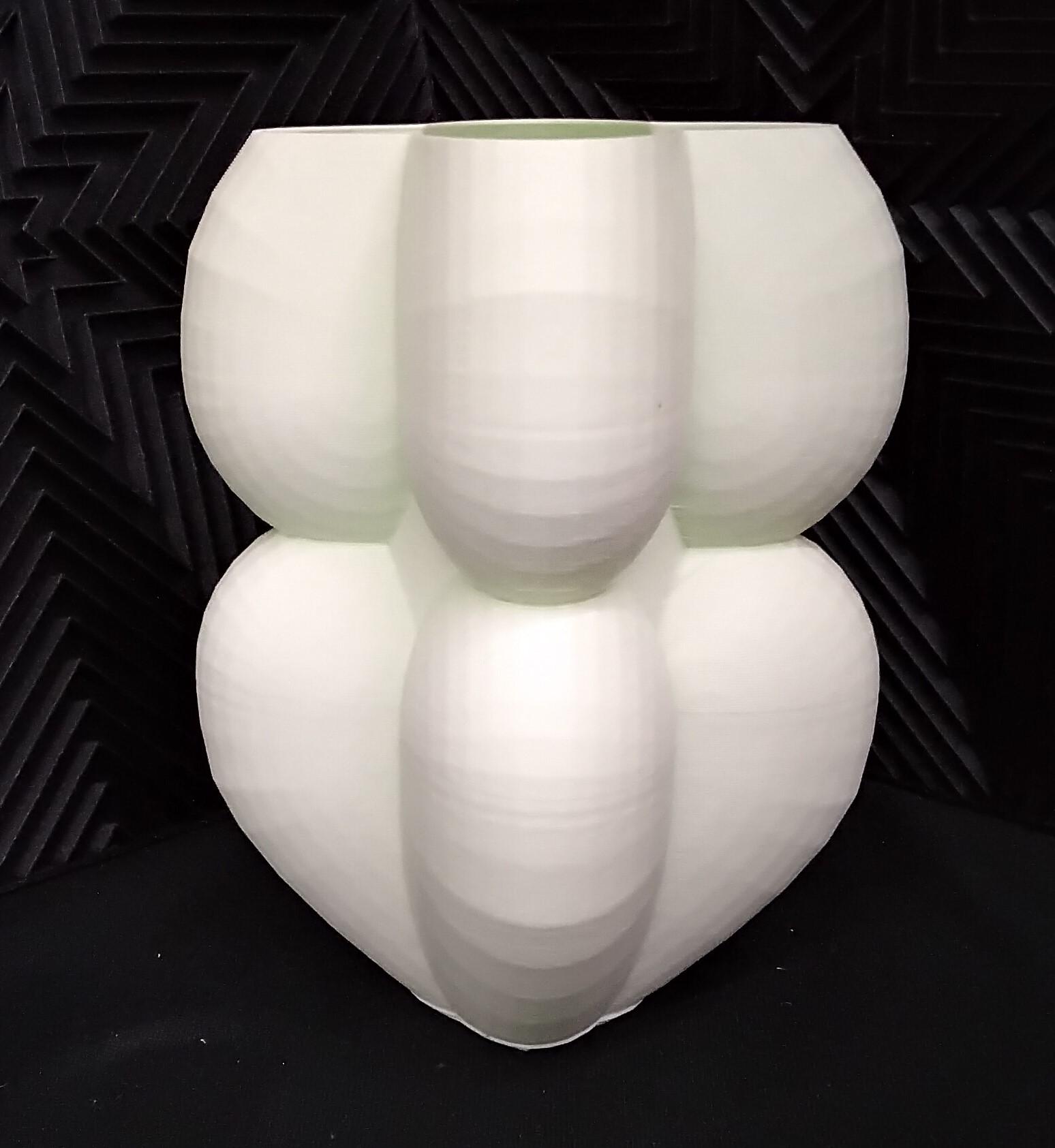 Stacked Heart Vase 3d model