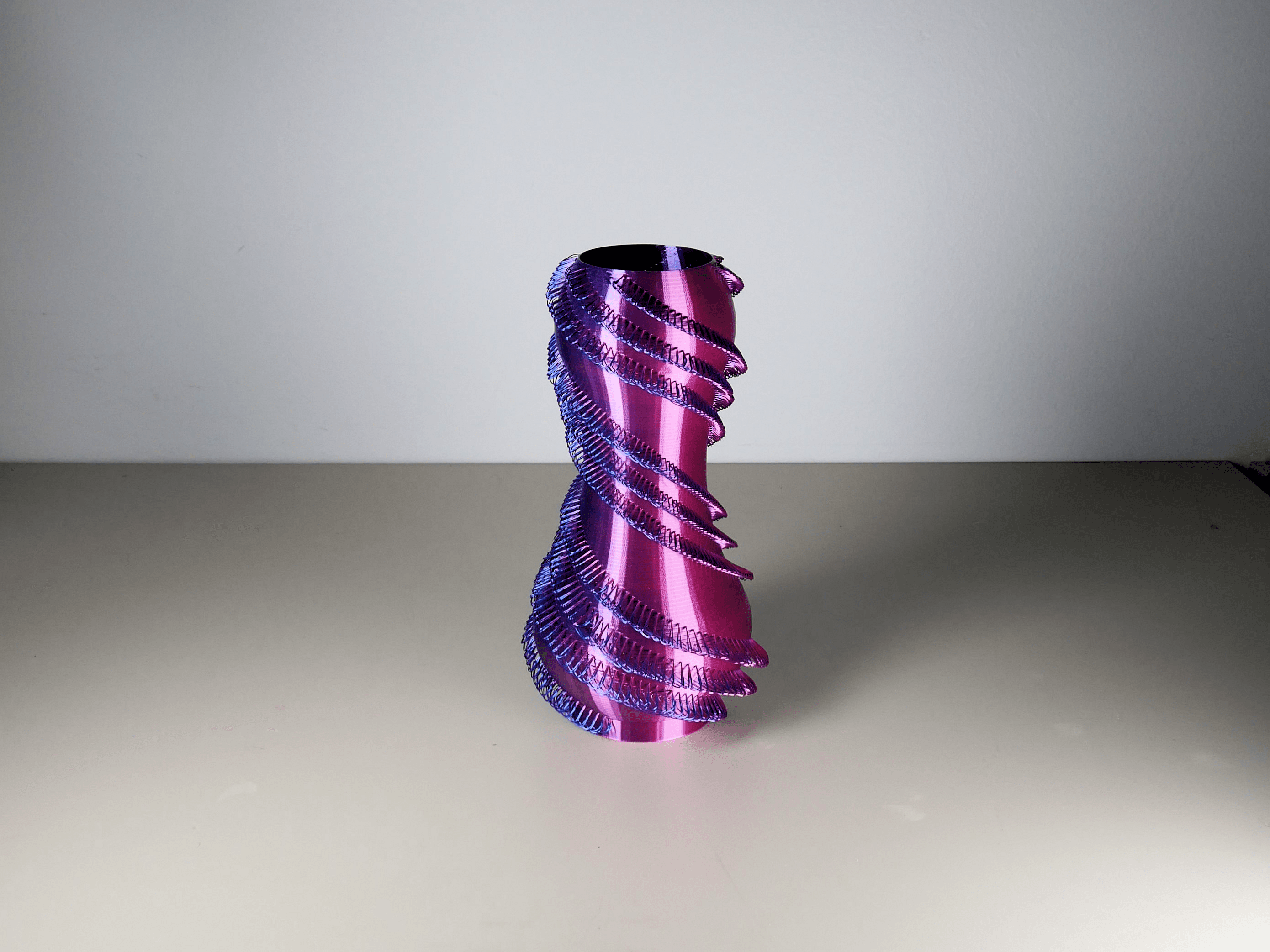 Curvy Loops Vase 3d model