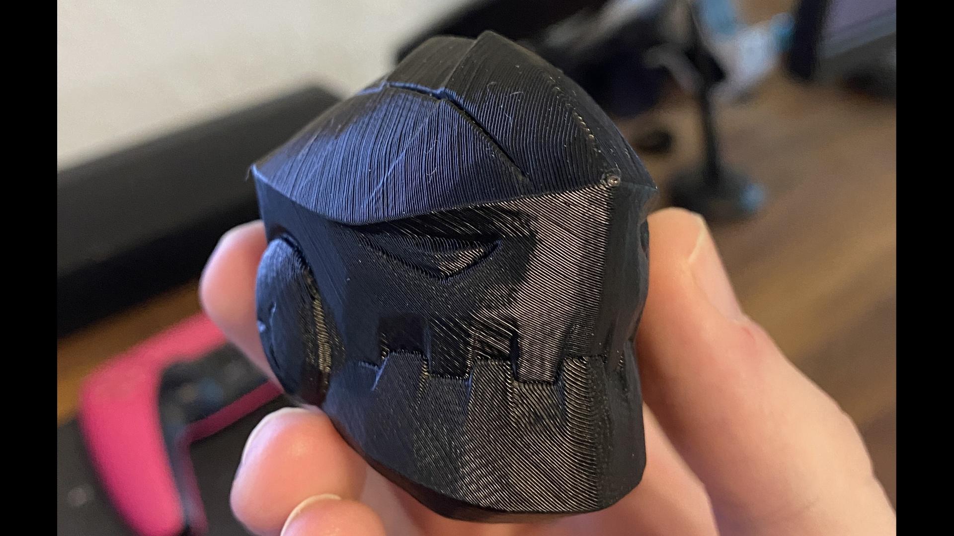 Leviathan Helmet - VS - Planetside 2 - Turned out decent. Though the model has some noise that I tried to avoid, none of that comes through in the print, at least in this size. I will definitely print a bigger one to find out =D - 3d model