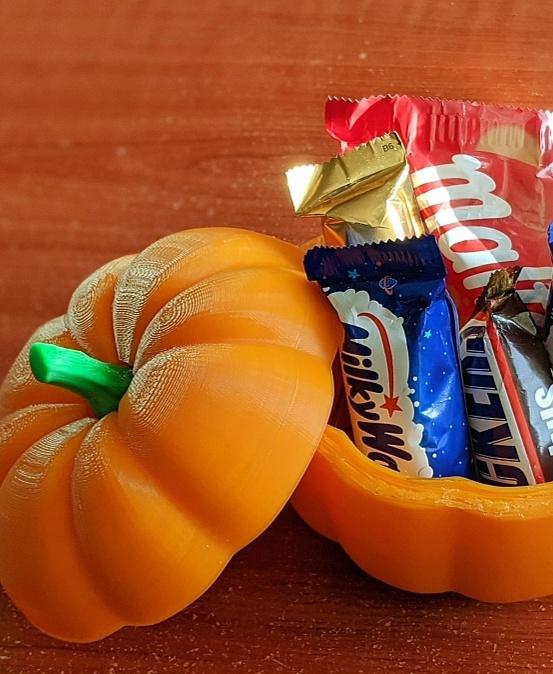 Pumpkin Stash with Lid 3d model