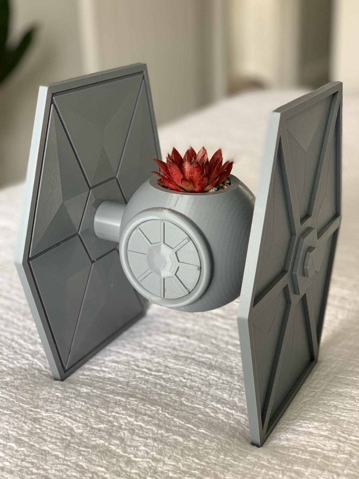 TIE FIGHTER PLANTER / STAR WARS 3d model