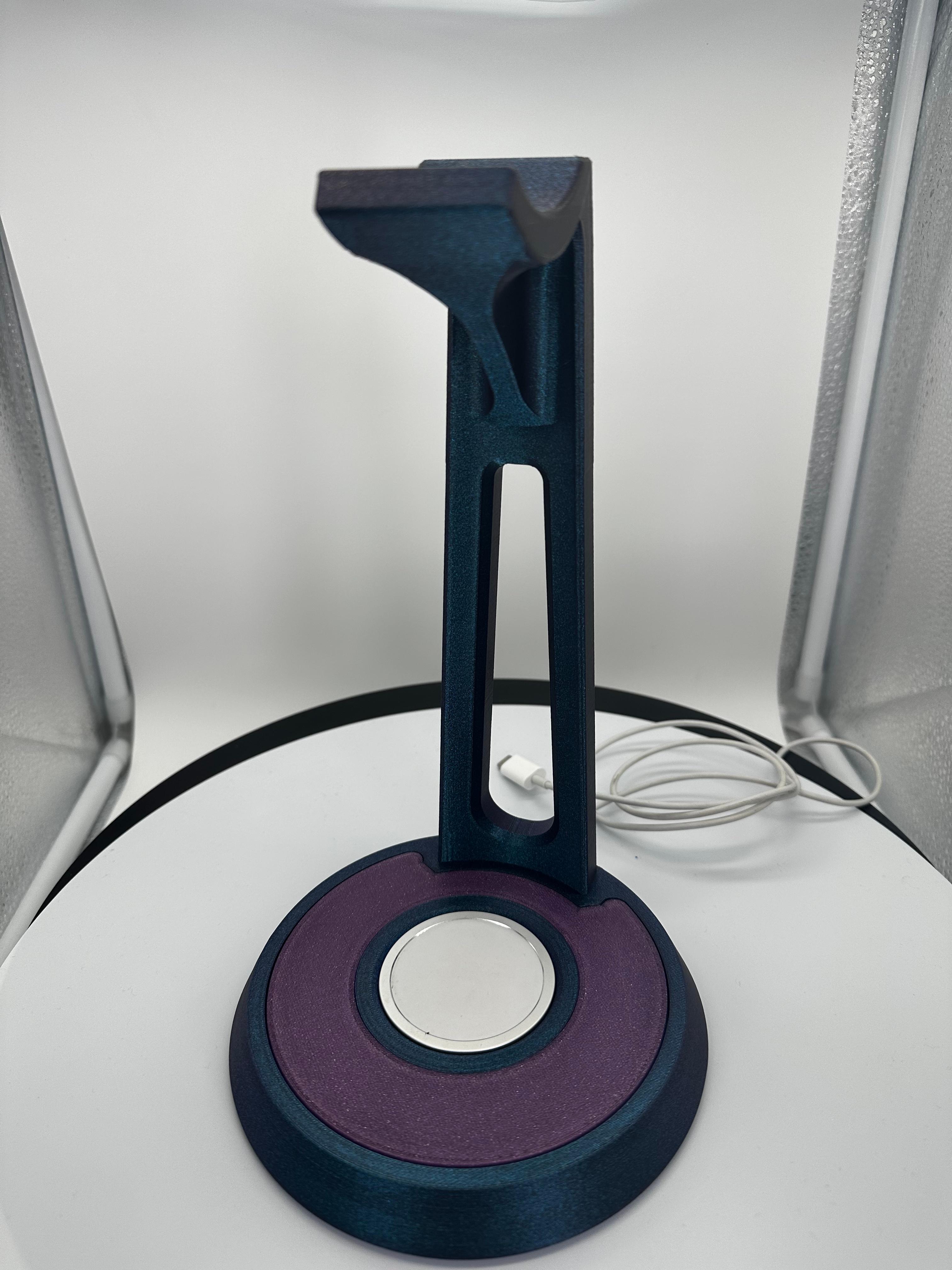 MAGSAFE CHARGING AND HEADPHONE GAMER STAND 3d model