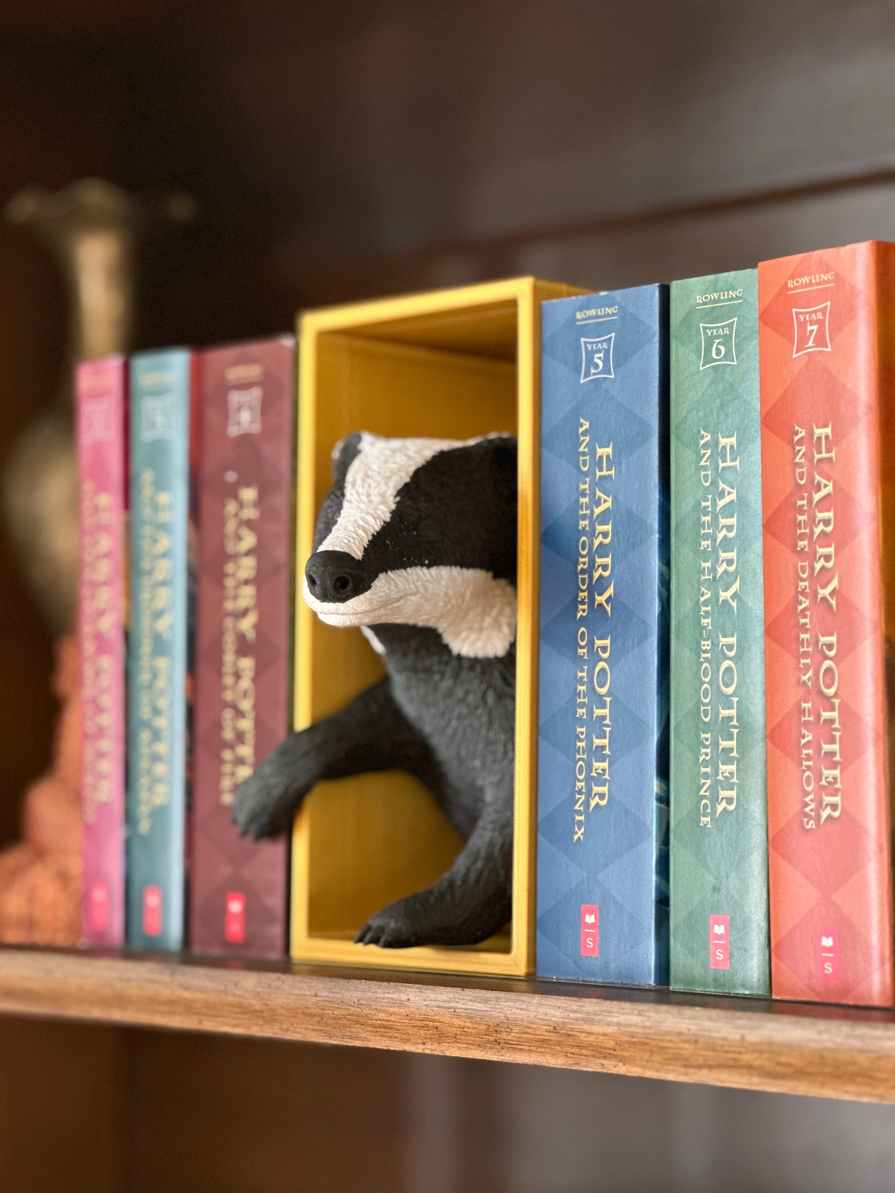 Badger Emerging- Hufflepuff Inspired Book Nook 3d model