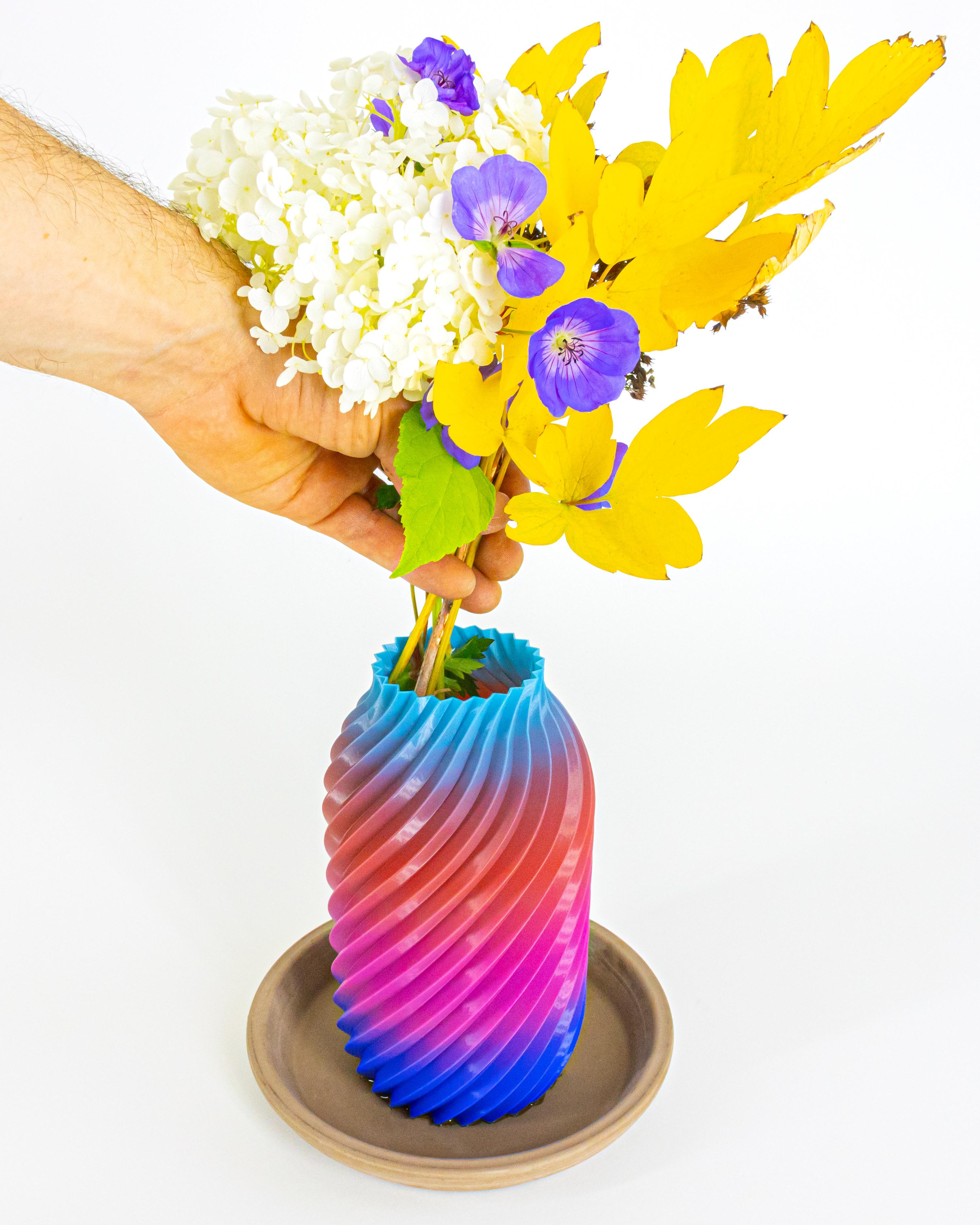 KROMATIK Vase 004 (2 versions) 3d model