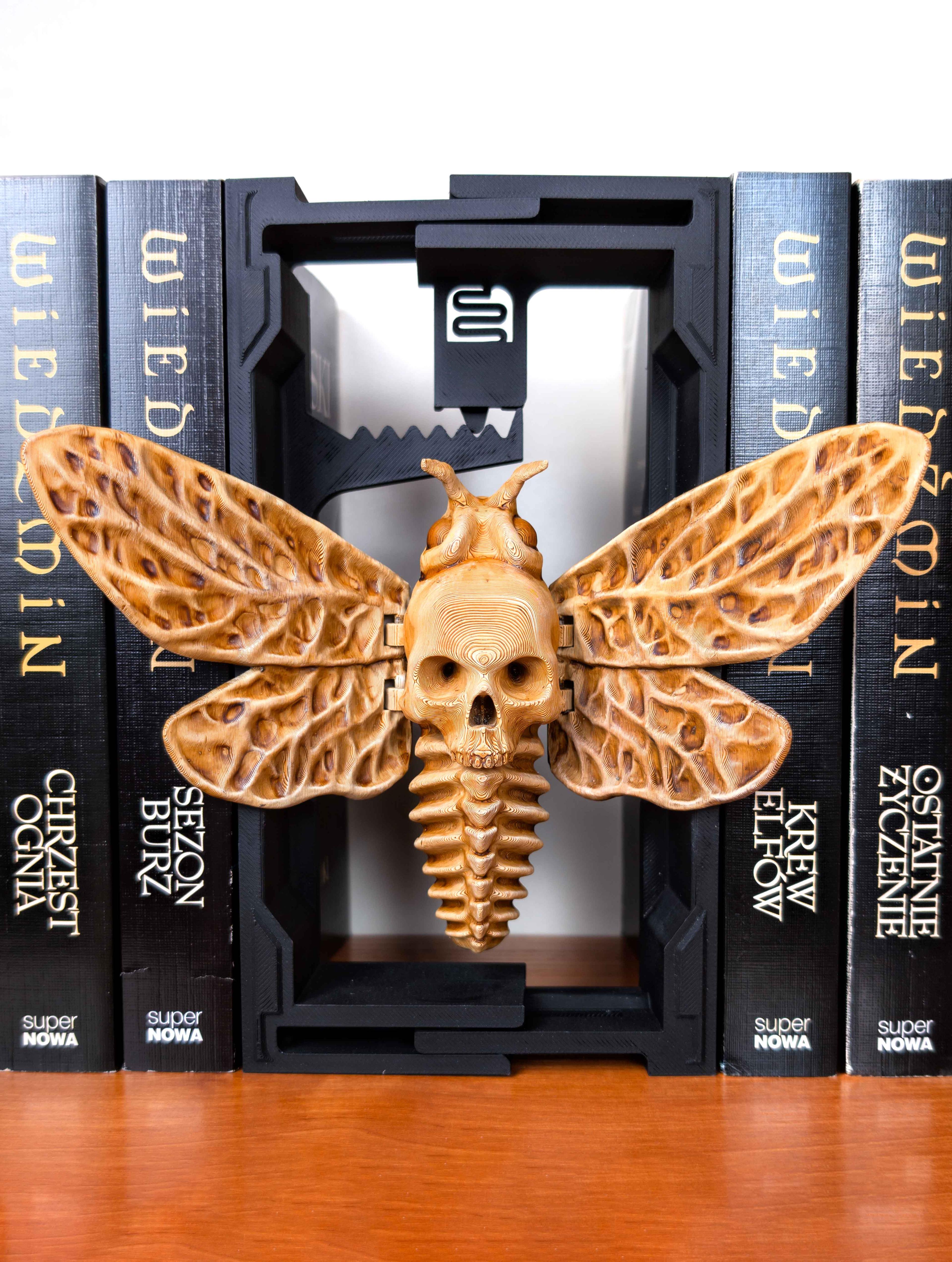 Skull Moth: Halloween Adjustable Book Nook  3d model