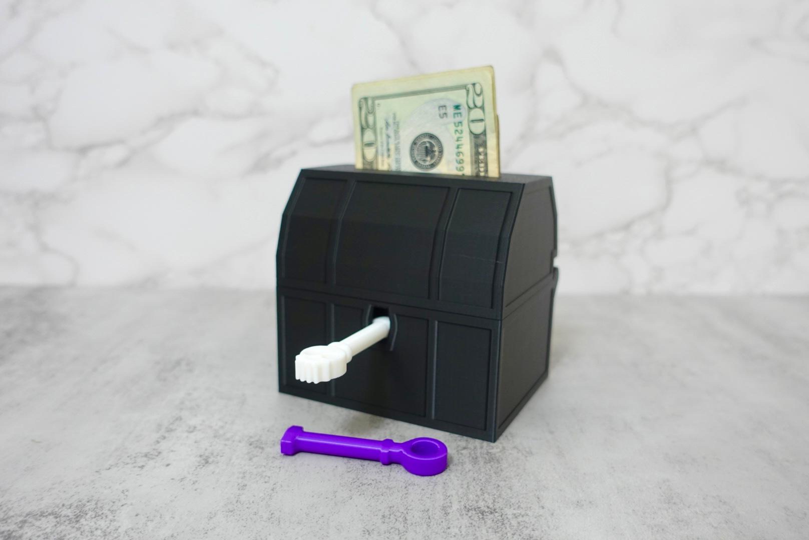 Money Bank Treasure Chest (Key Lock) 3d model