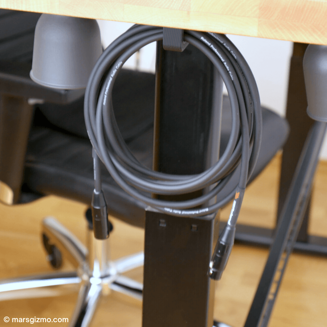 Desk Cable Hook - Check it in my video:
https://youtu.be/RlARKNuDEsA

My website: https://www.marsgizmo.com - 3d model