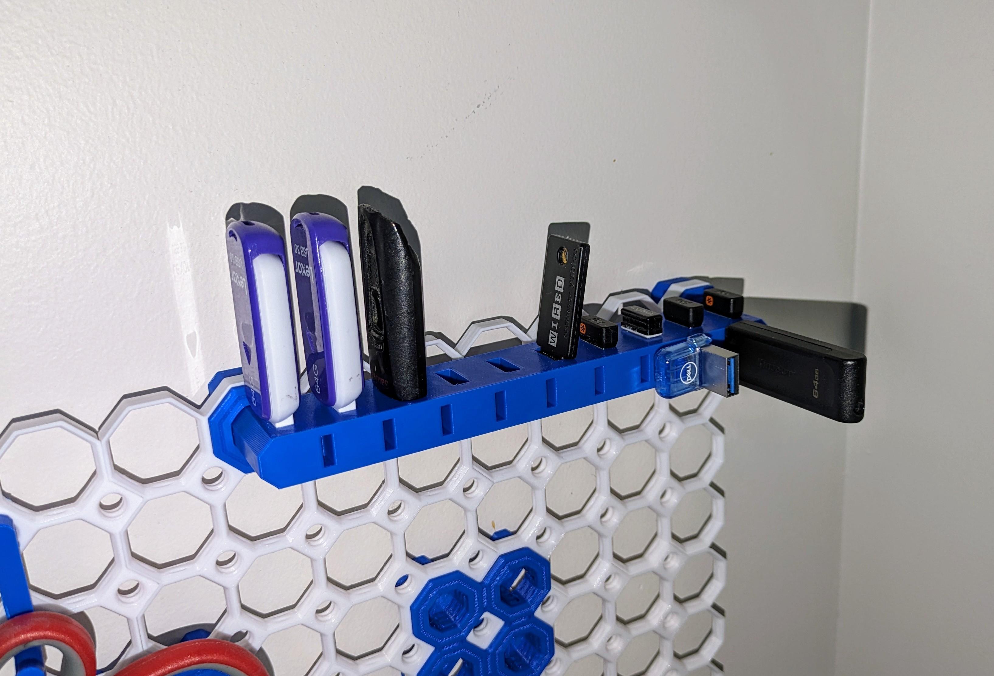 USB Holder (Multiboard) 3d model