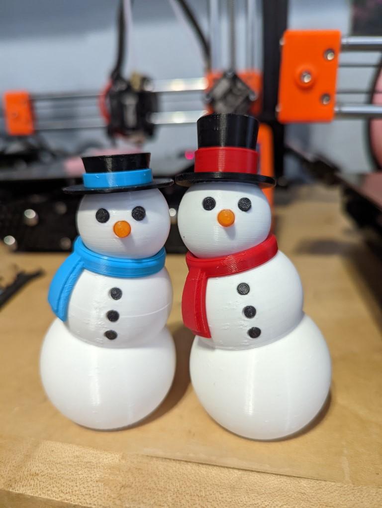 Articulated Snowman Fidget - A minor remix to make the hat into a bonnet! - 3d model