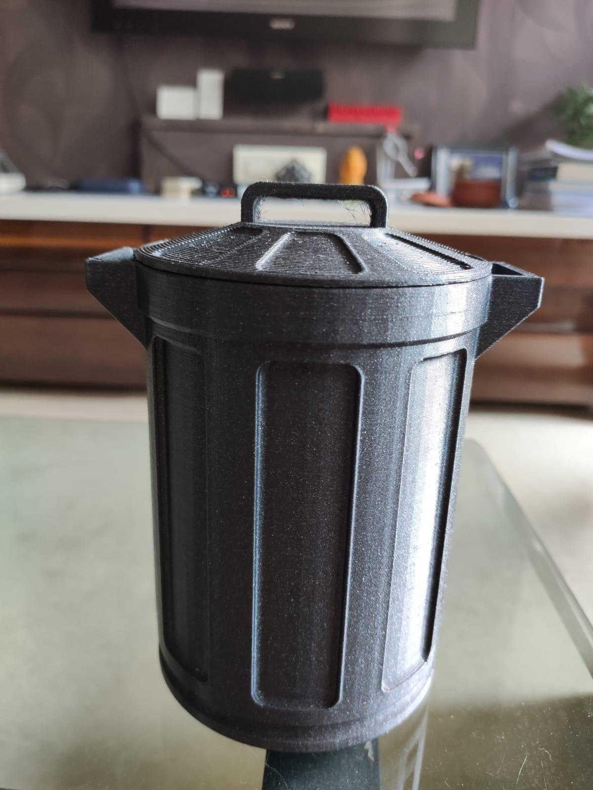 Trashcan with Lid 3d model