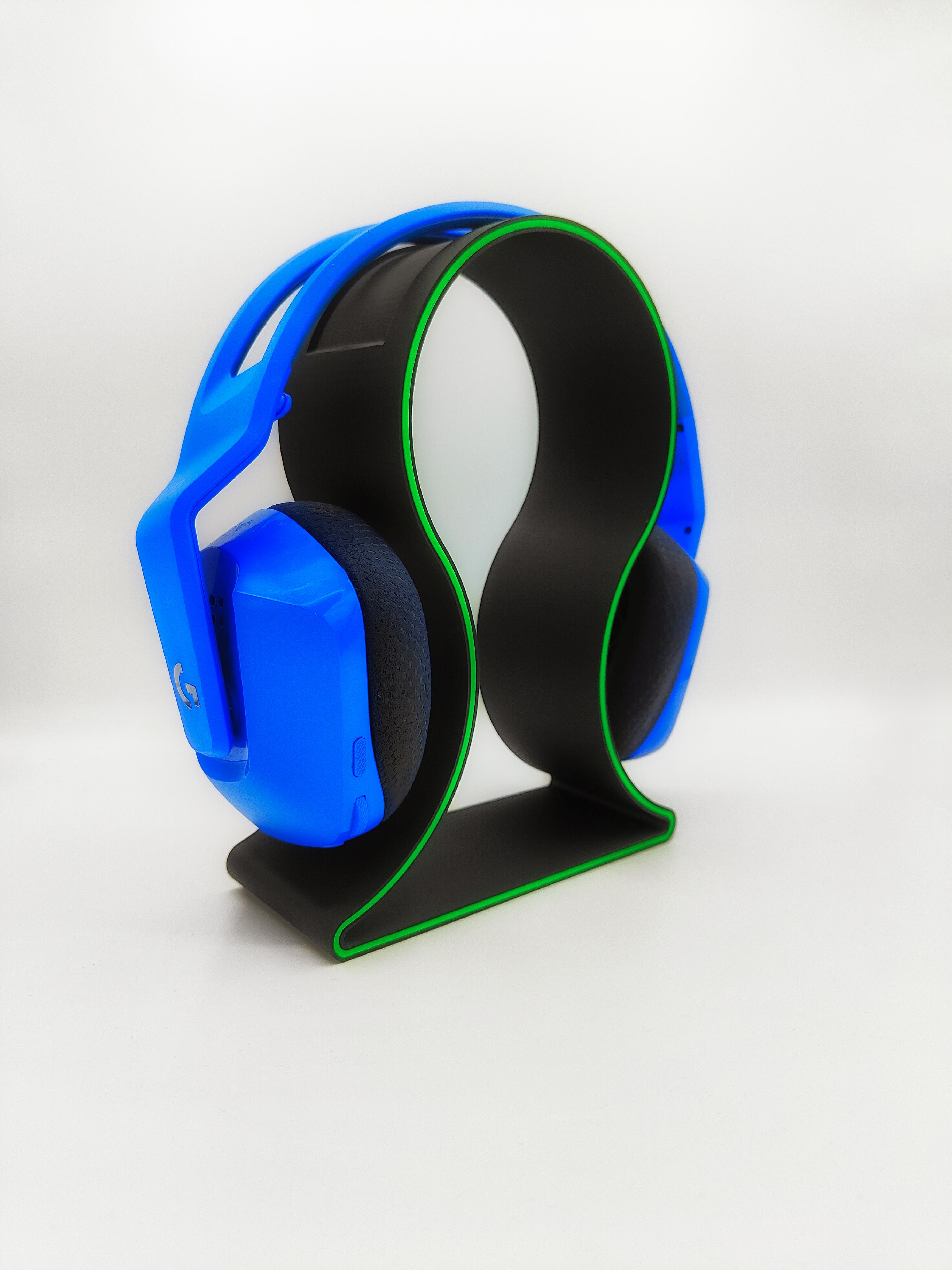 Curvy Headphone Stand 3d model