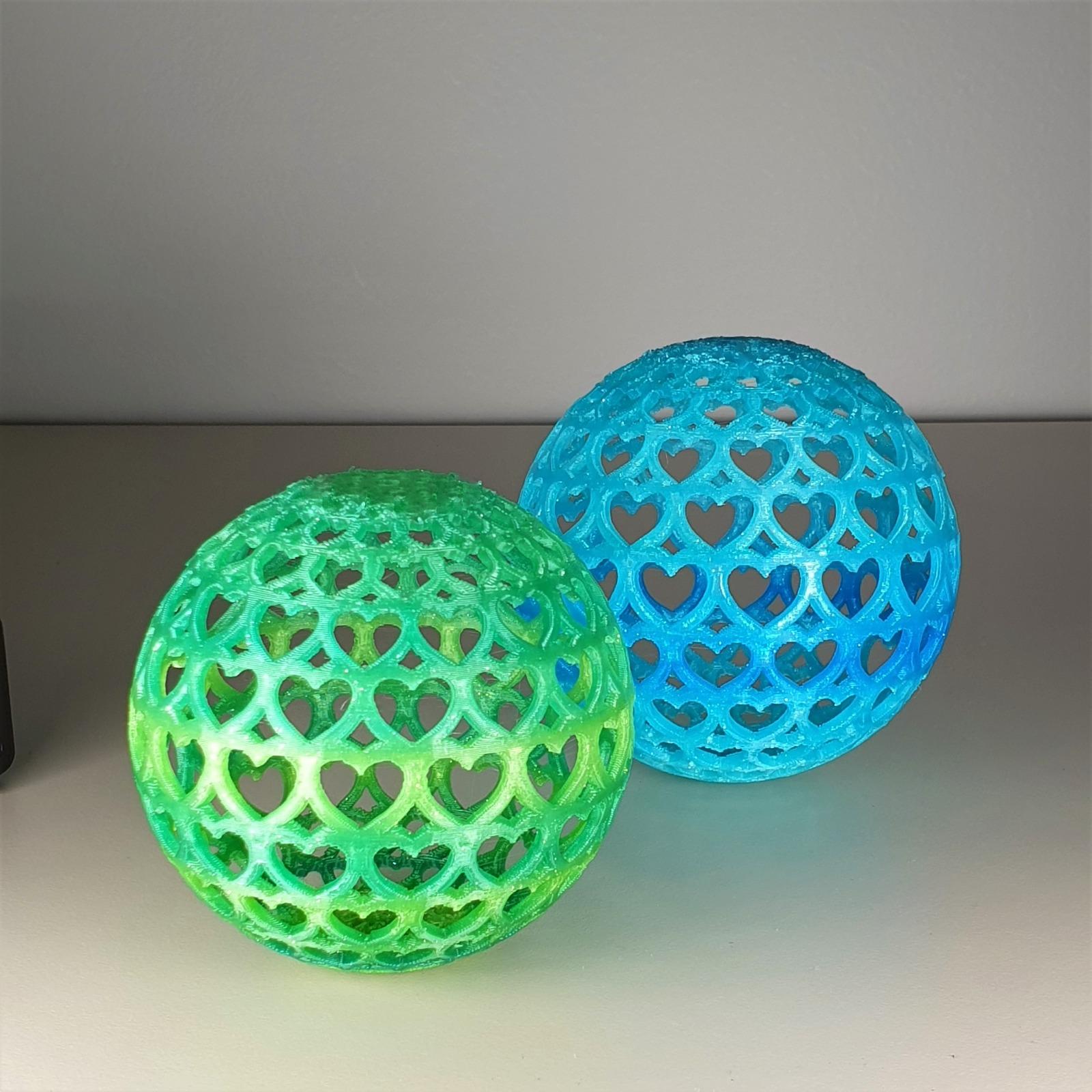 Ornamental Ball of Hearts - Easy Print (Valentines Gift) 3d model