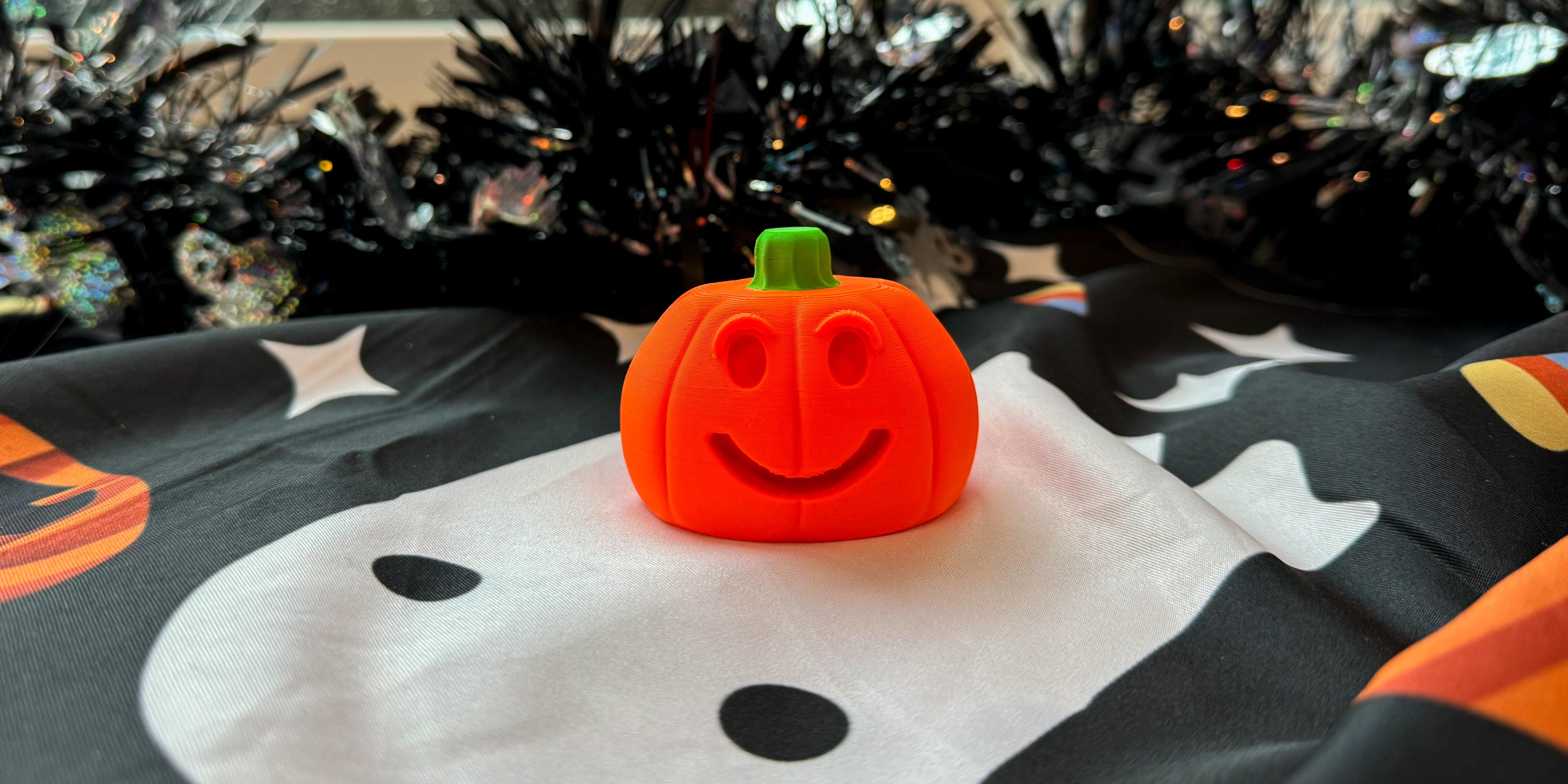 Smiling Pumpkin Halloween Decoration - Jack-O-Lantern - Easy Color Change 3d model