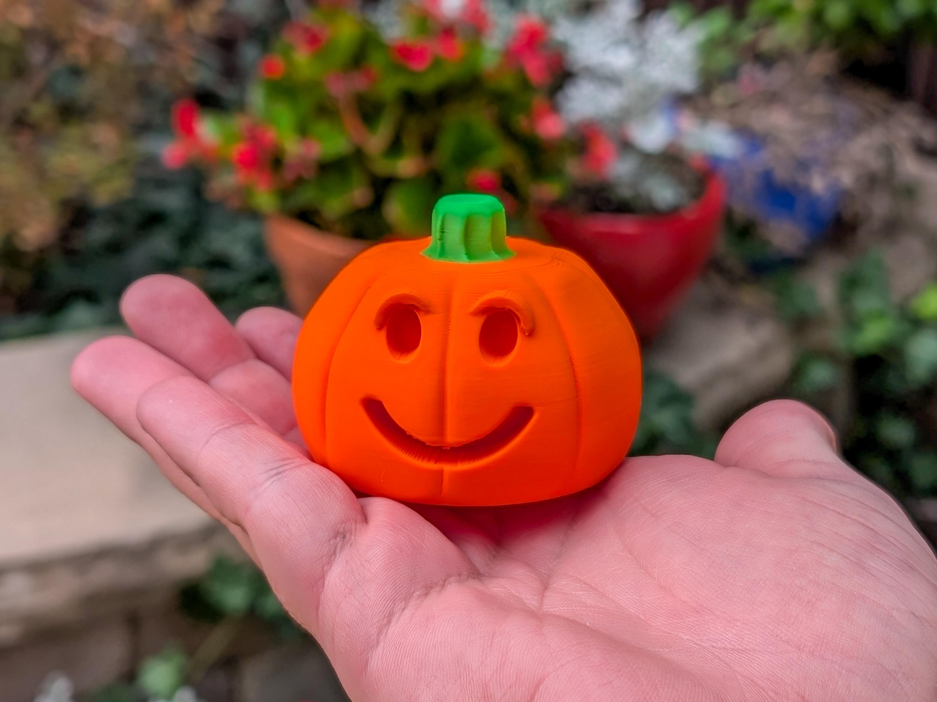 Smiling Pumpkin Halloween Decoration - Jack-O-Lantern - Easy Color Change 3d model