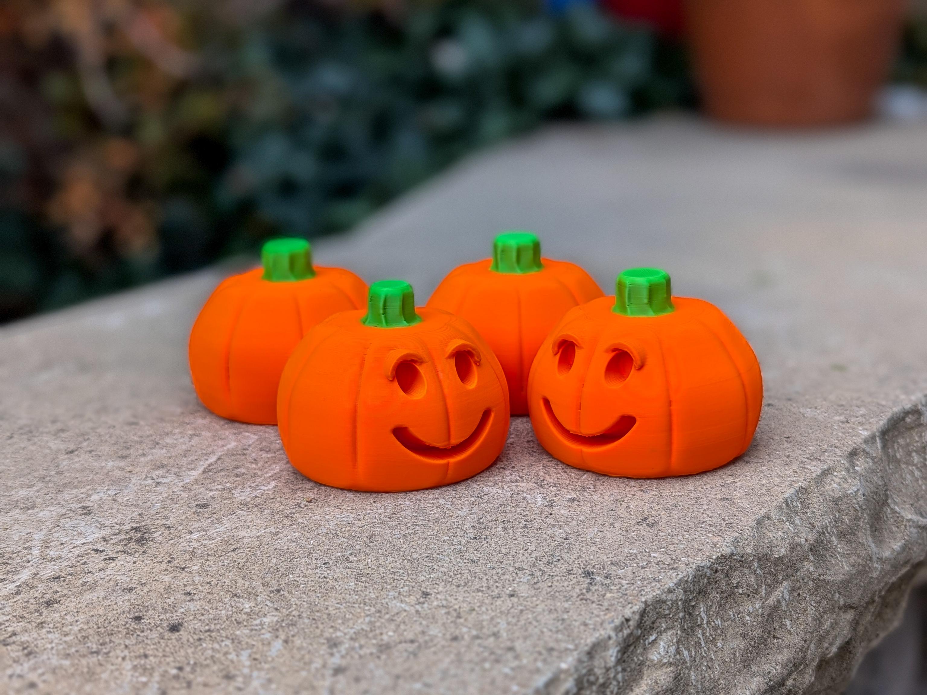 Smiling Pumpkin Halloween Decoration - Jack-O-Lantern - Easy Color Change 3d model