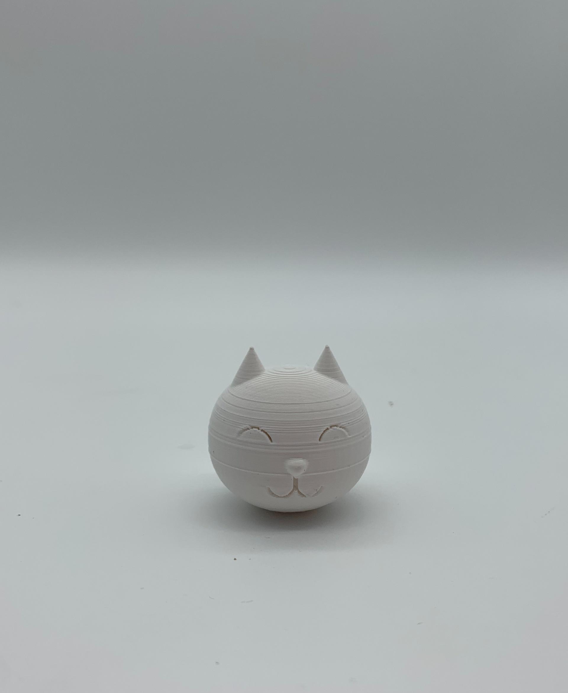 Distributeur de croquettes - Tête de chat servant de poignée à l'hélice - 3d model