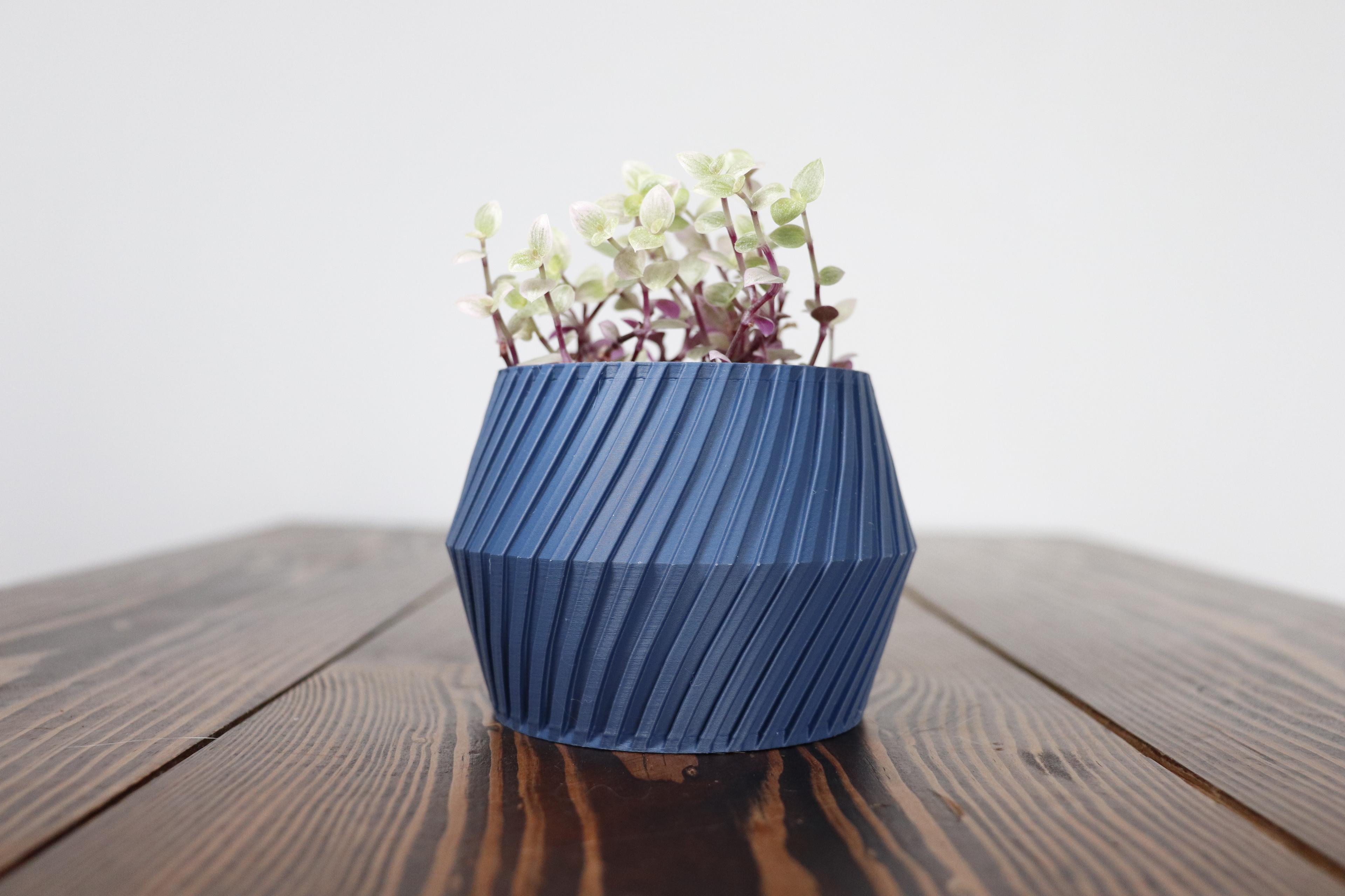 Swirl Planter 3d model