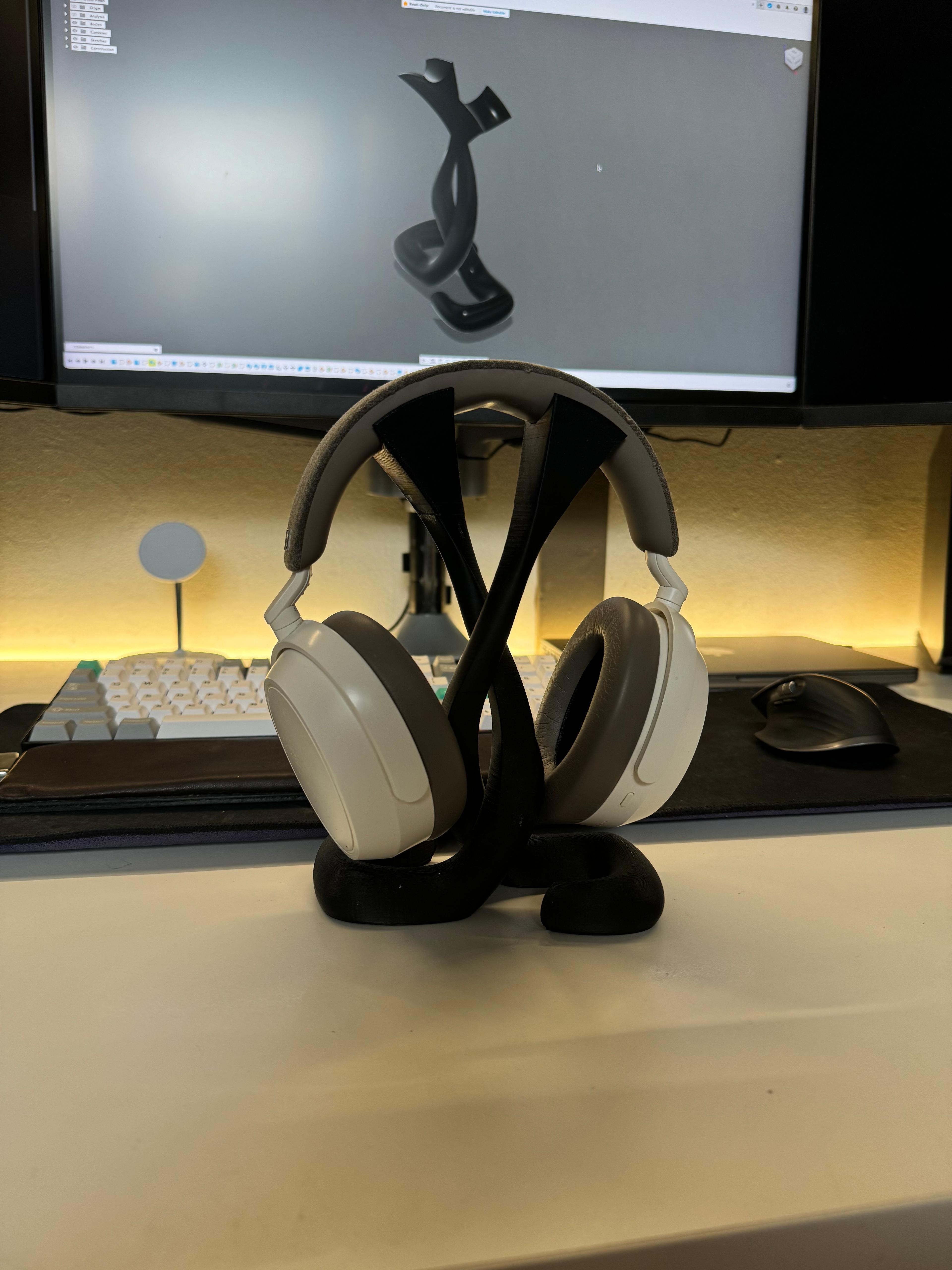 Headphone stand.step 3d model