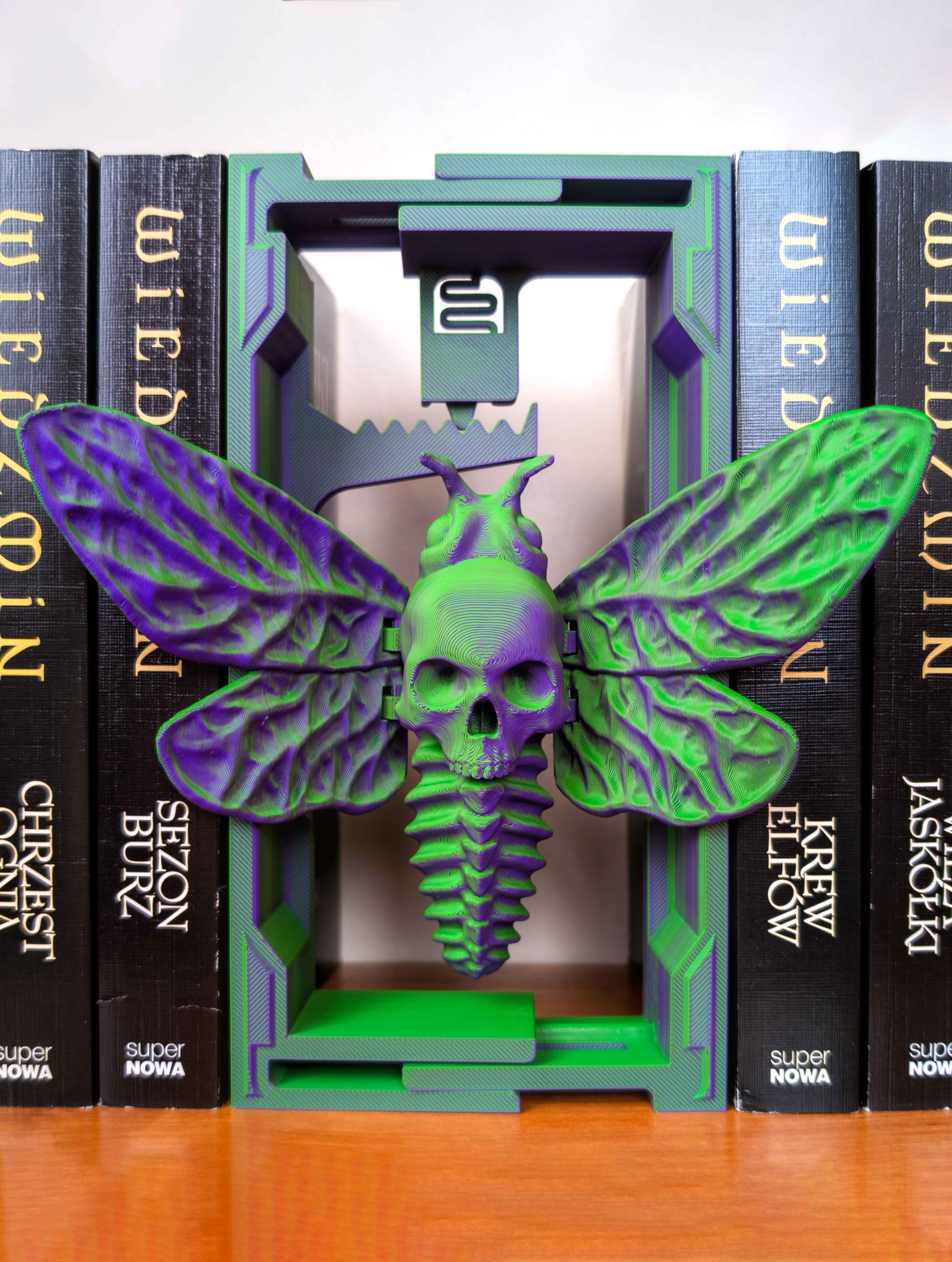 Skull Moth: Halloween Adjustable Book Nook  3d model