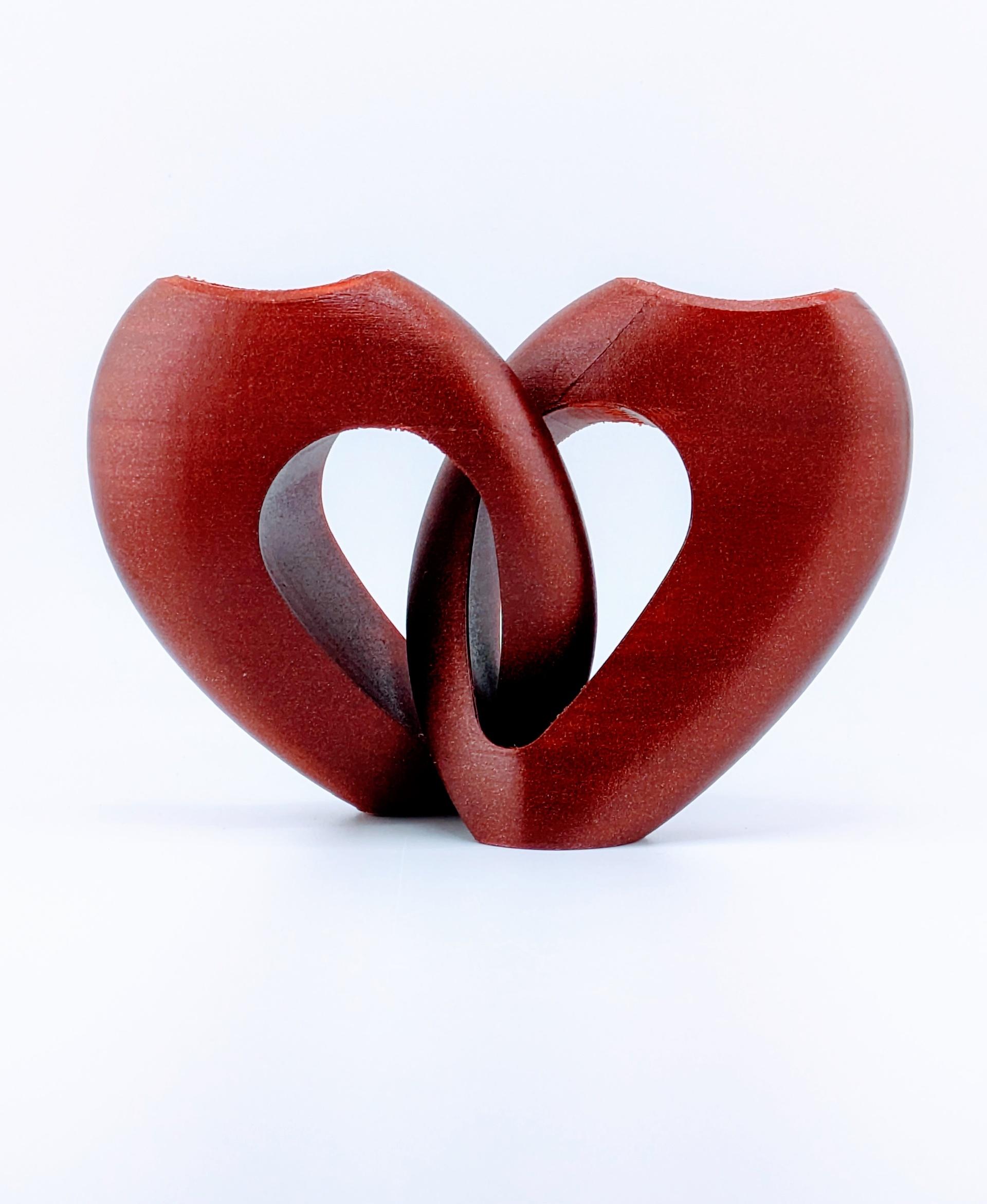 Entwined Heart Vase 3d model