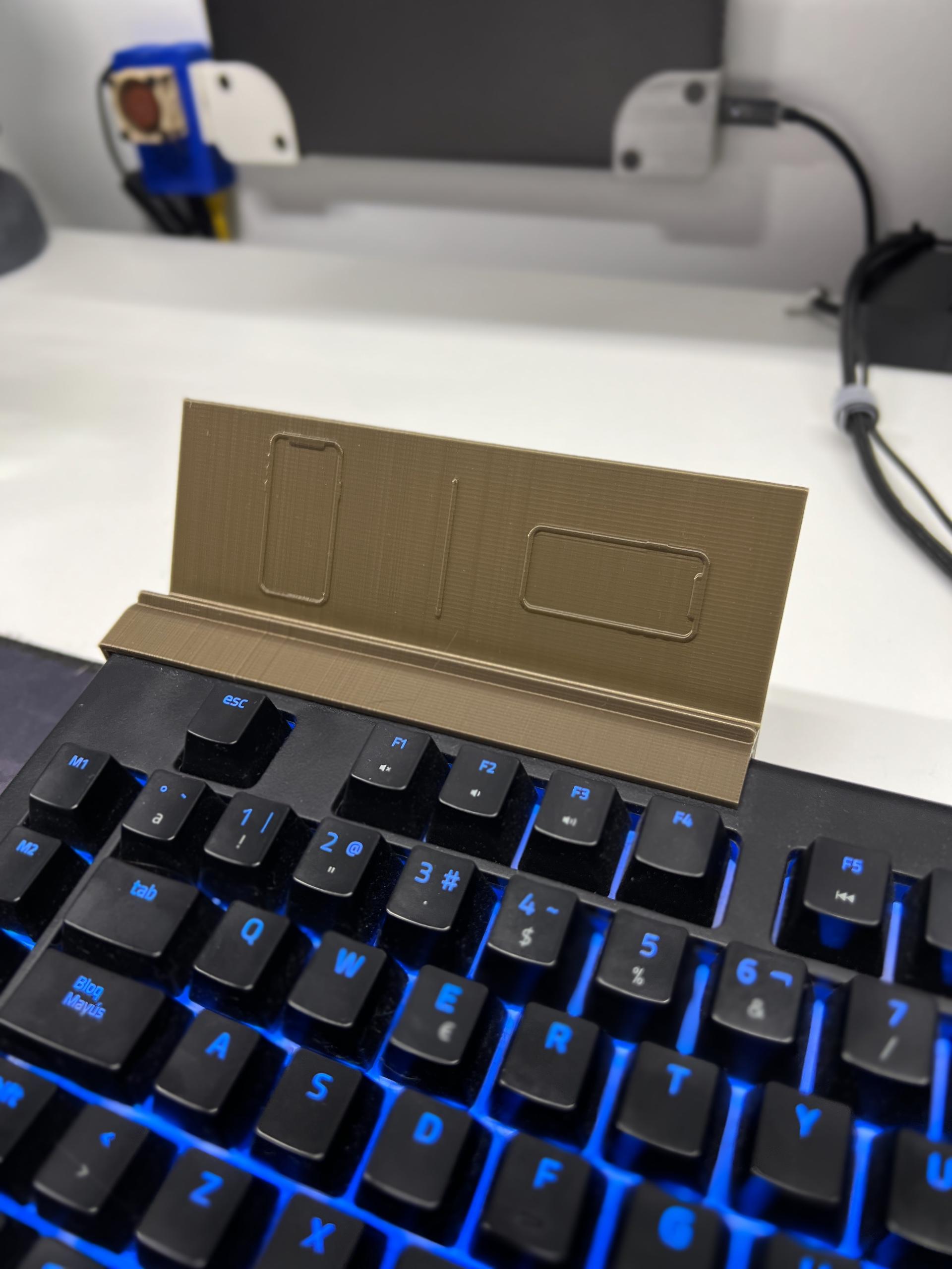 Phone holder for Razer keyboard v2 - Version 2 - 3d model