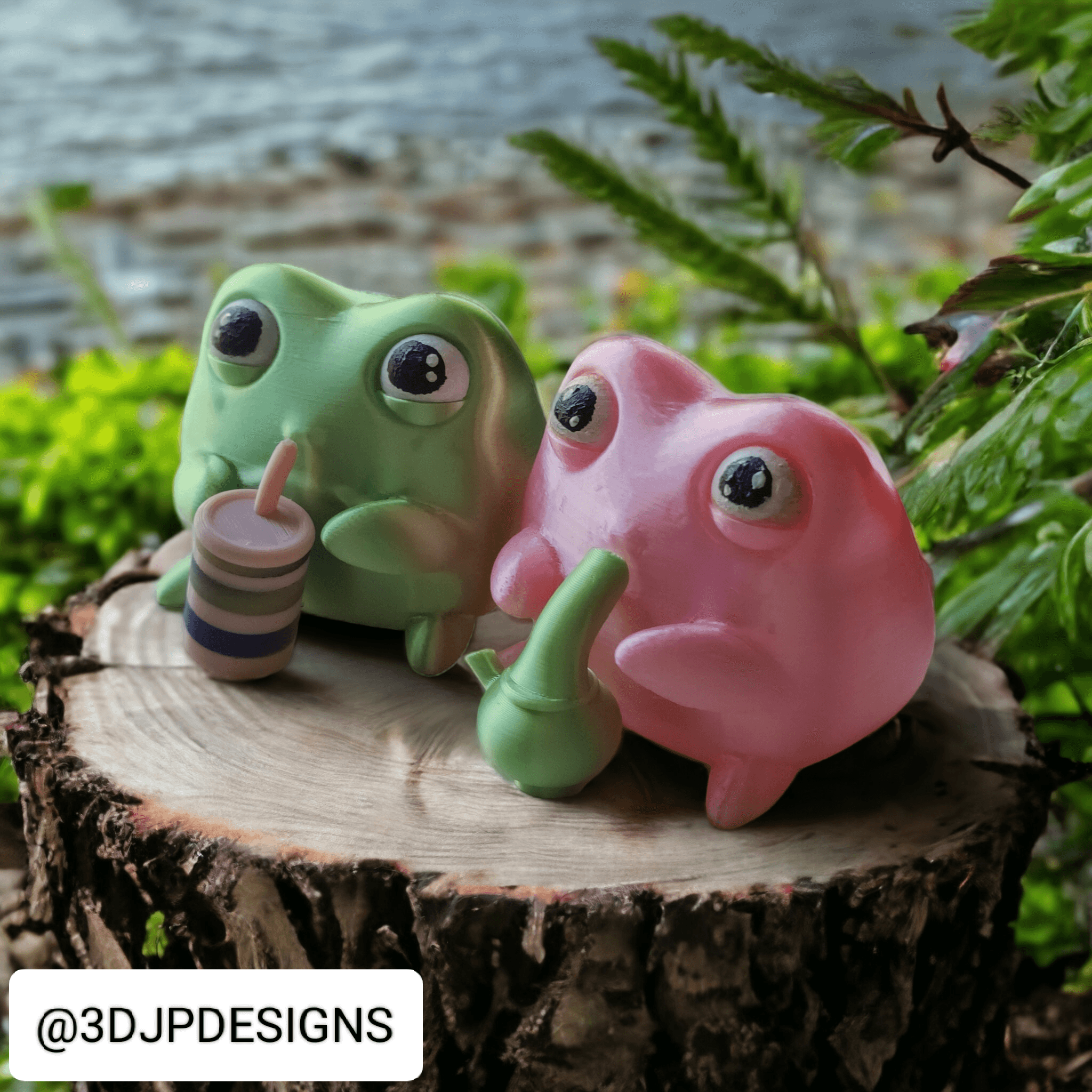 CUTE DRINKING FROG COUPLE! - PEN HOLDER #FunctionalArt 3d model