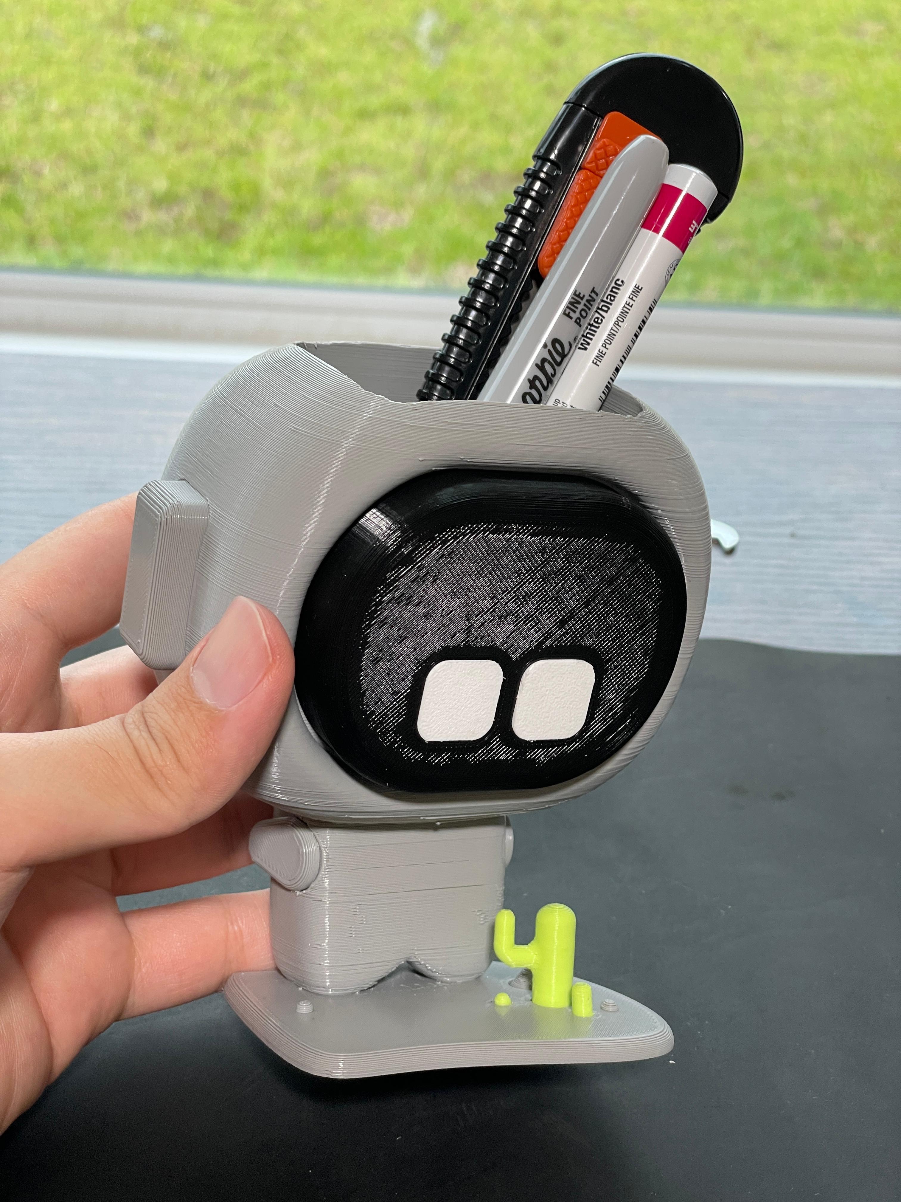 CUTE ROBOT PEN HOLDER 3d model