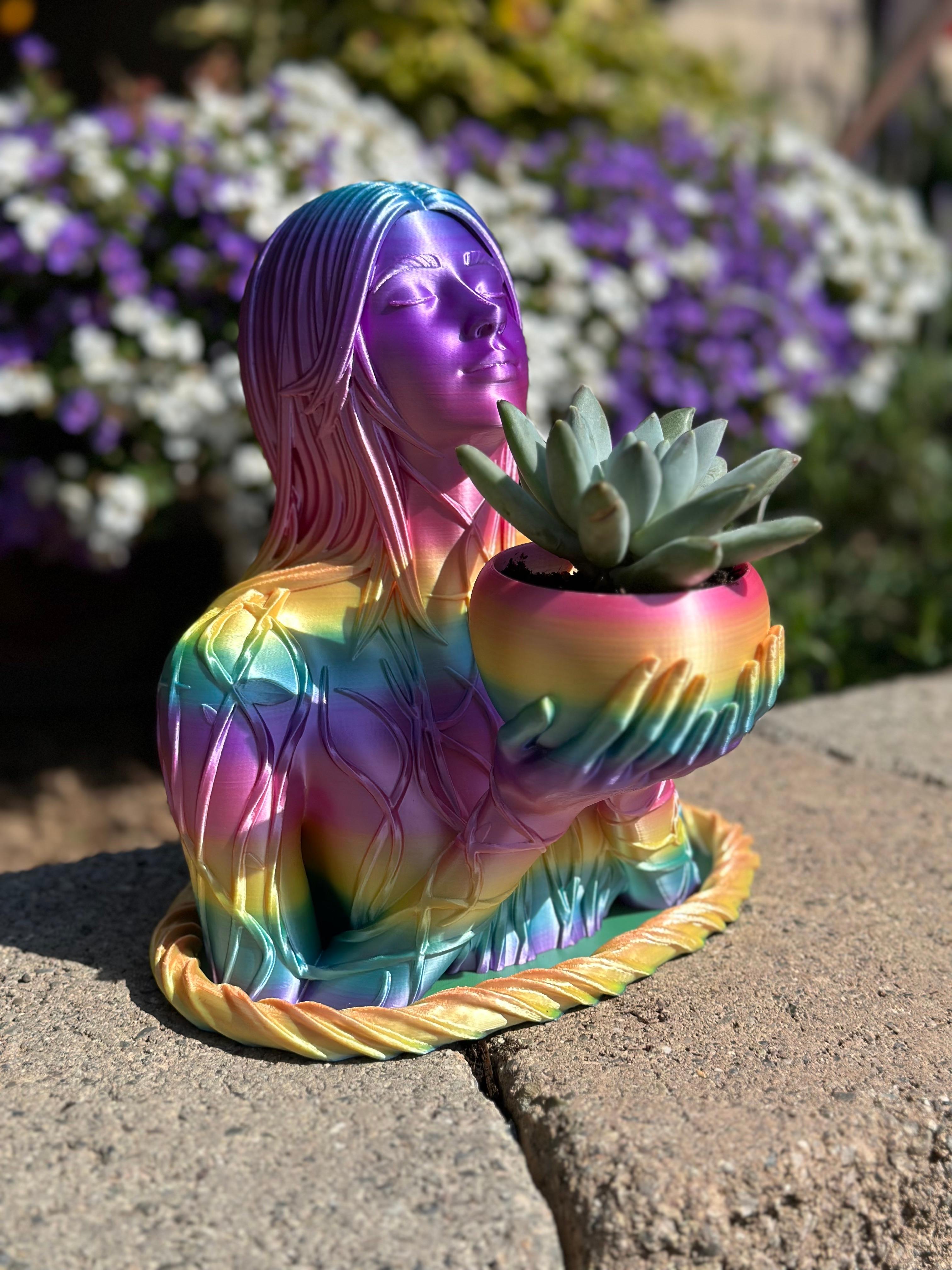 The Garden Goddess: Support-free planter with water catch tray 3d model