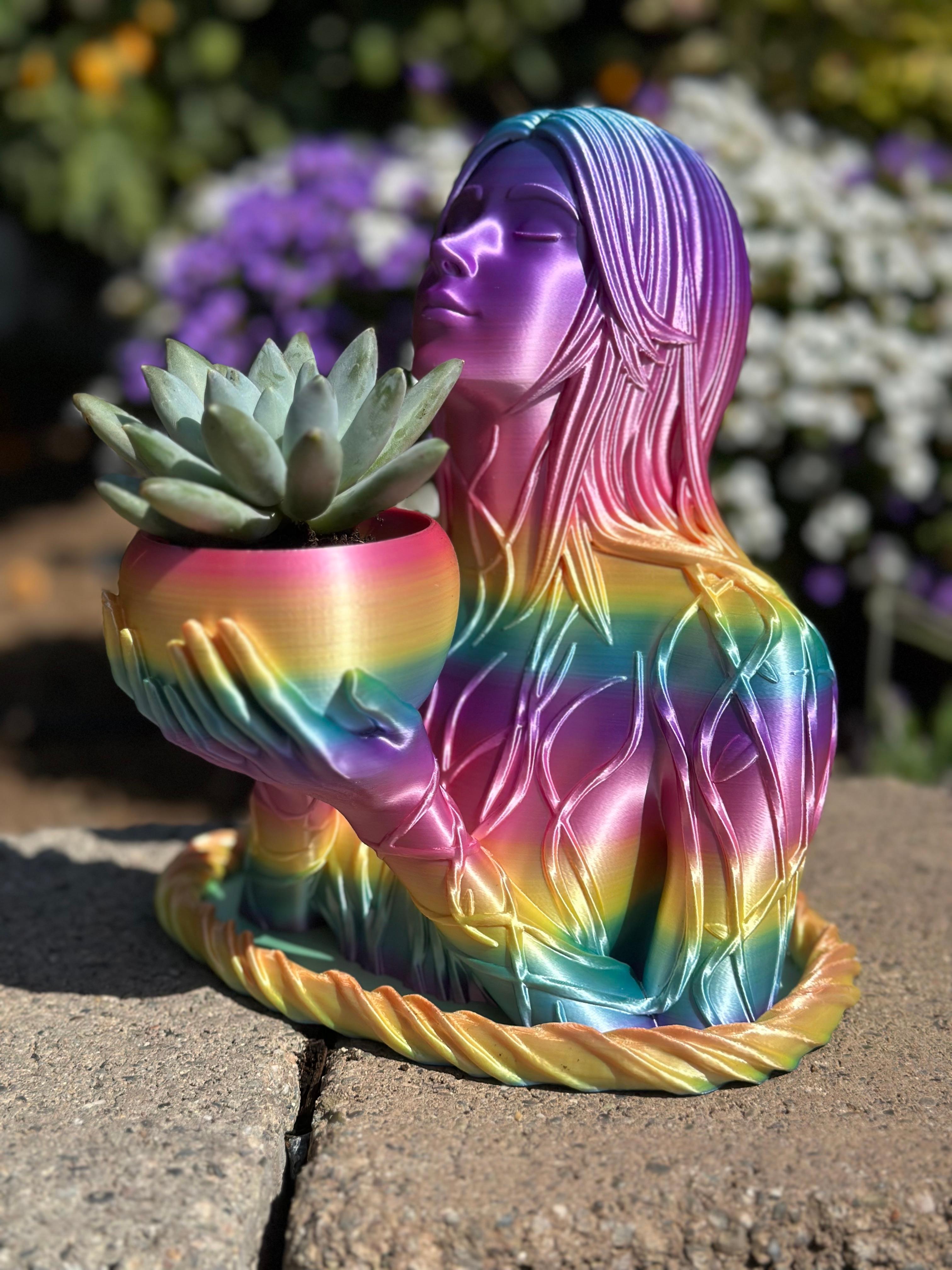 The Garden Goddess: Support-free planter with water catch tray 3d model