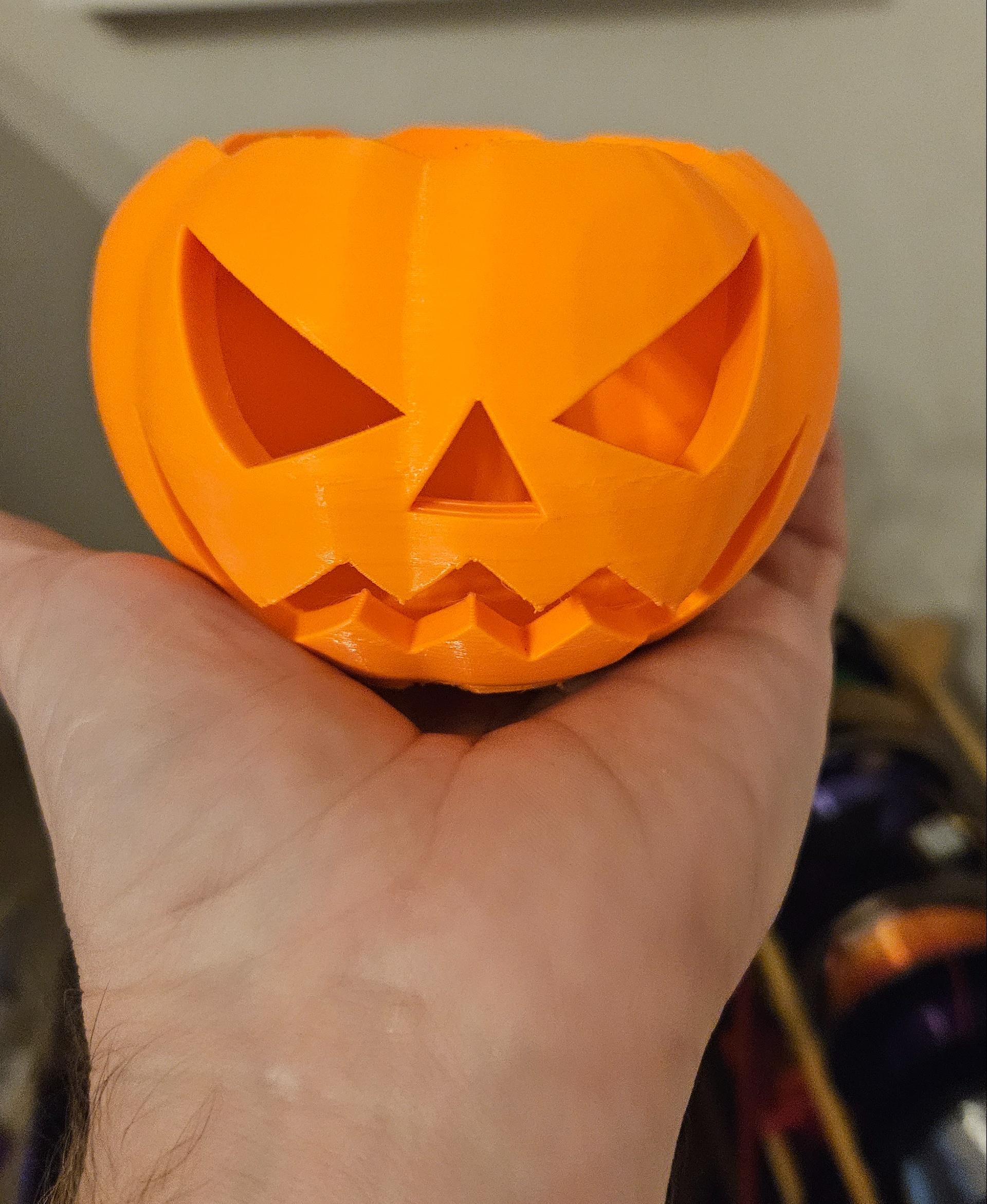 JACK O LANTERN BOWL WITH LID - Print it on CR10 using PETG plus buy inland - 3d model