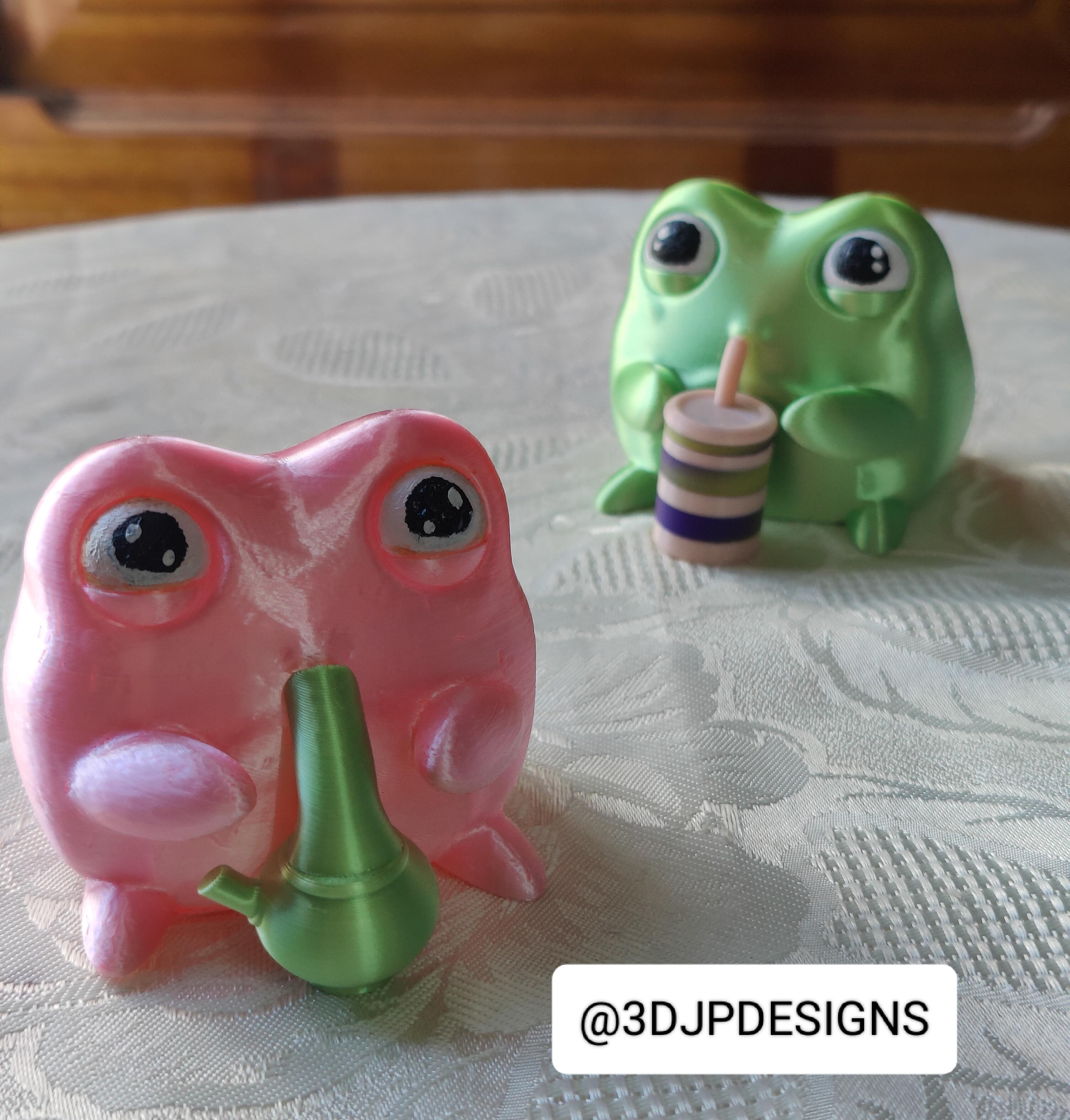 CUTE DRINKING FROG COUPLE! - PEN HOLDER #FunctionalArt 3d model