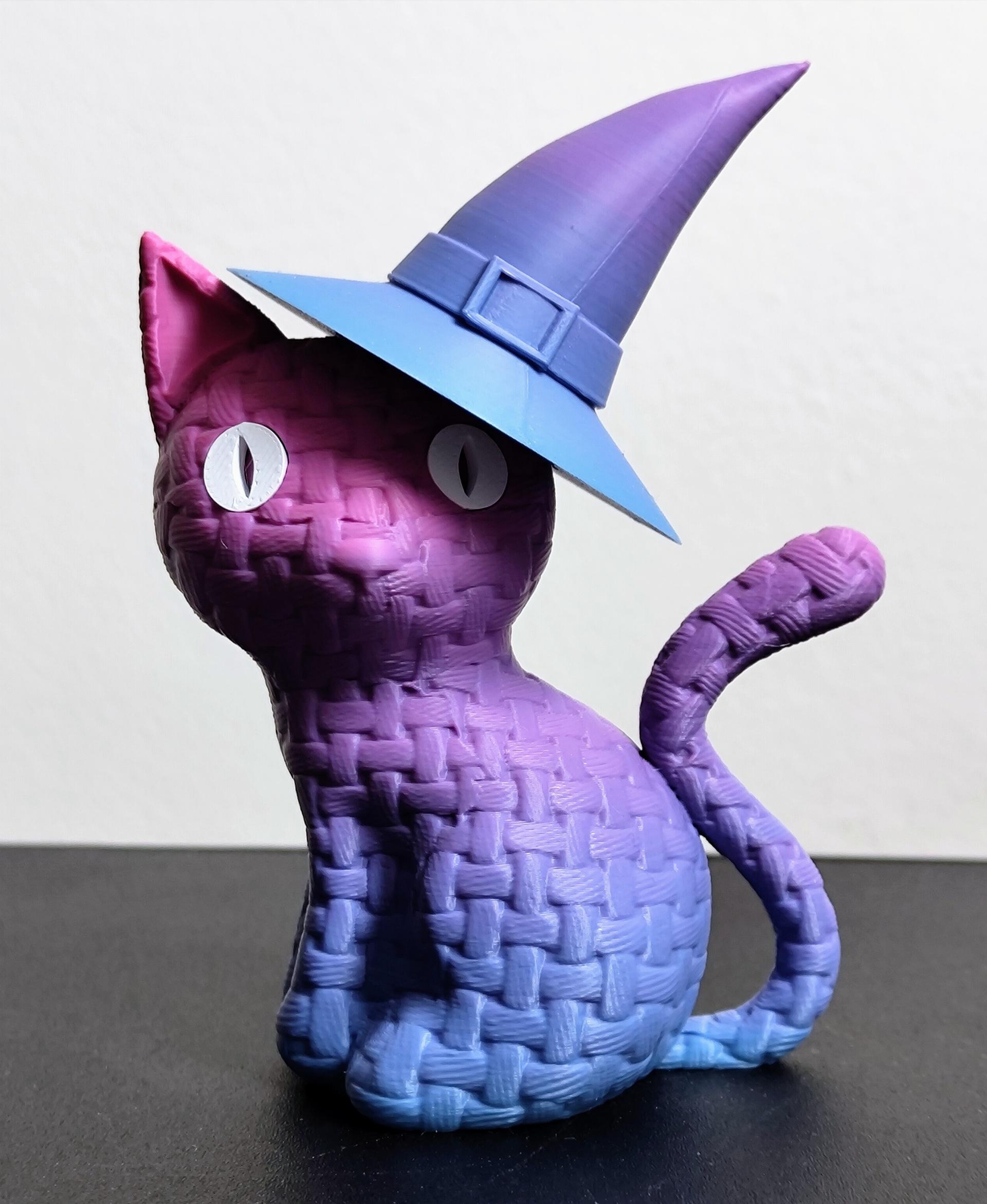 Knitted kitten with a Halloween hat 3d model