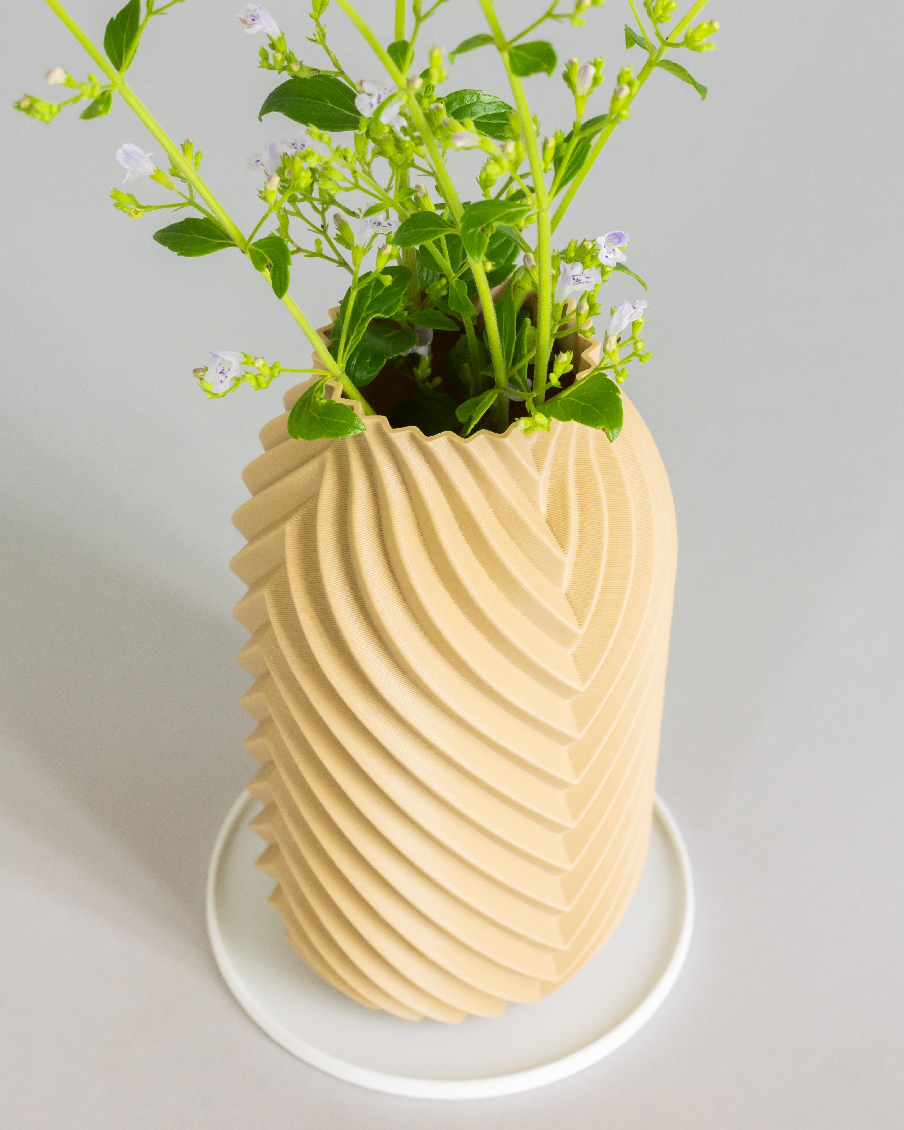 KROMATIK Vase 004 (2 versions) 3d model