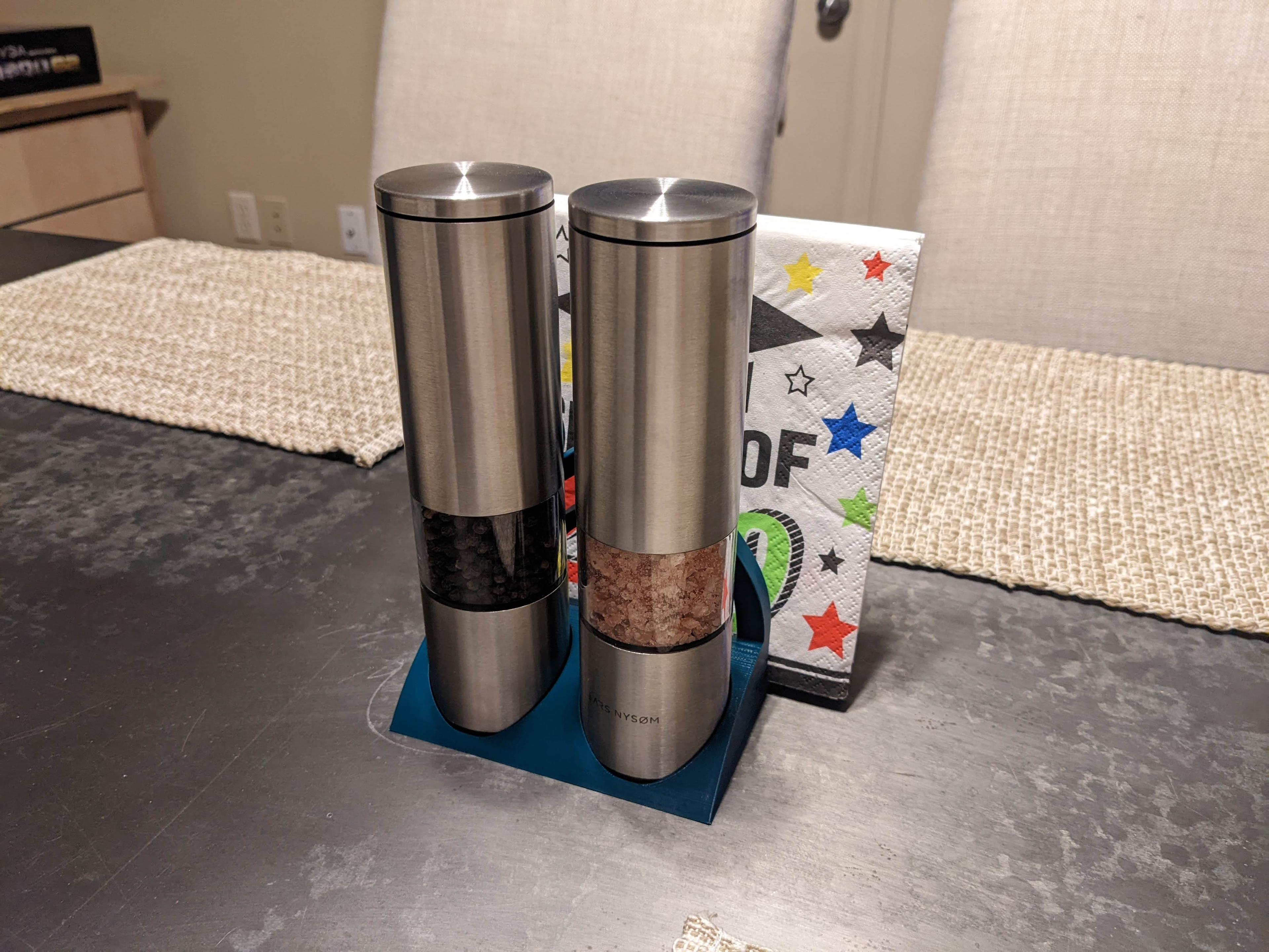 Salt/Pepper Grinder + Napkin Holder Centerpiece 3d model