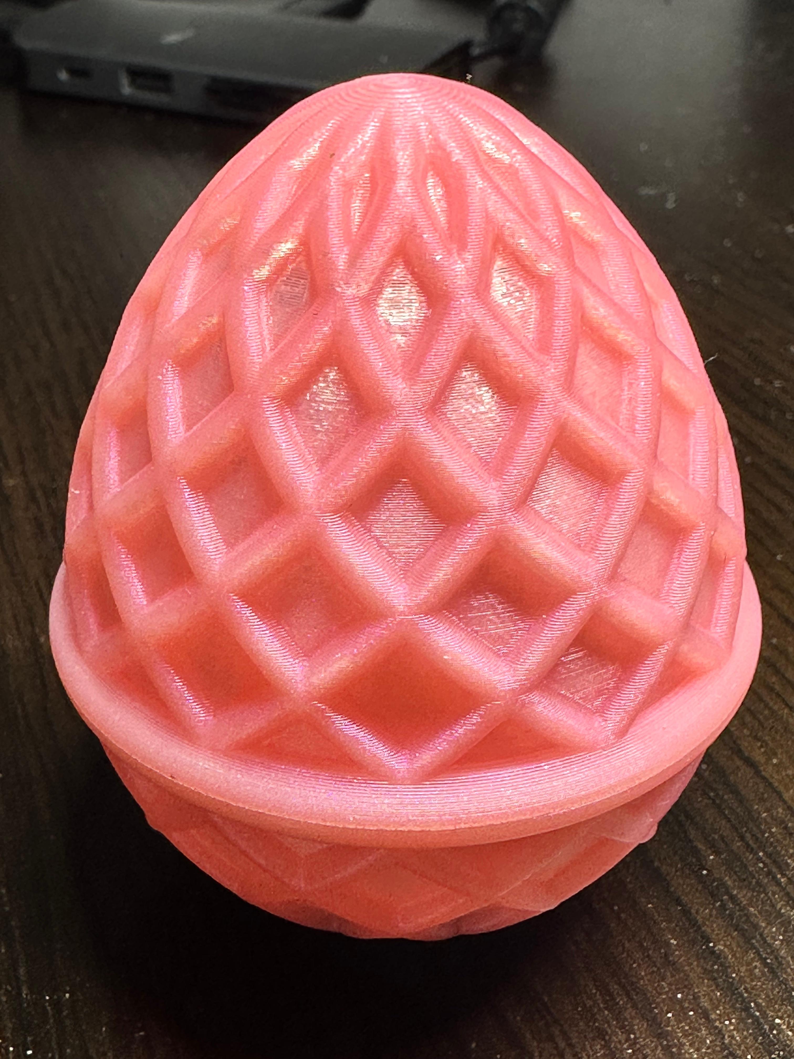 FabbEgg - The threaded surprise egg, that is easy to print, and SOOOOOO satisfying. 3d model