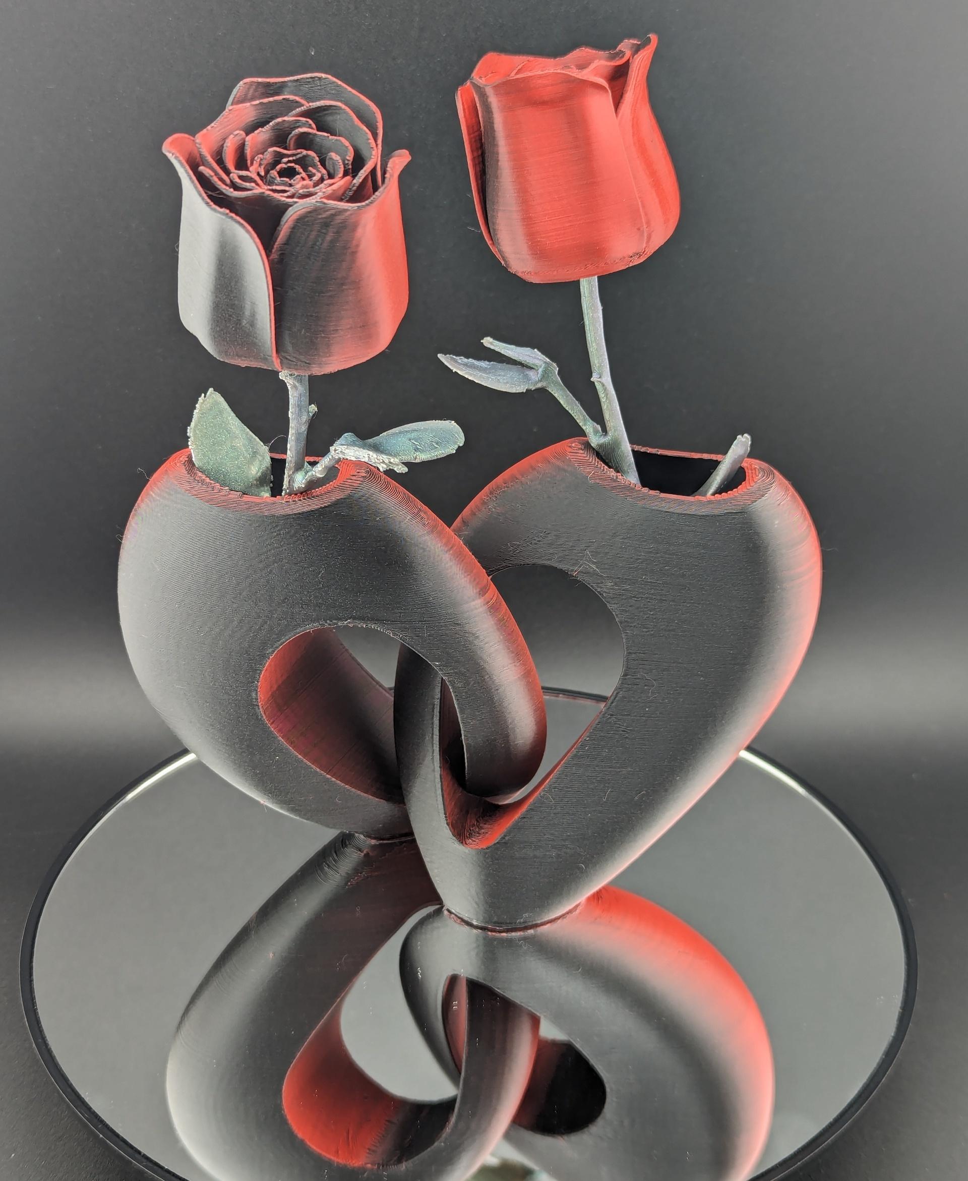 Entwined Heart Vase 3d model