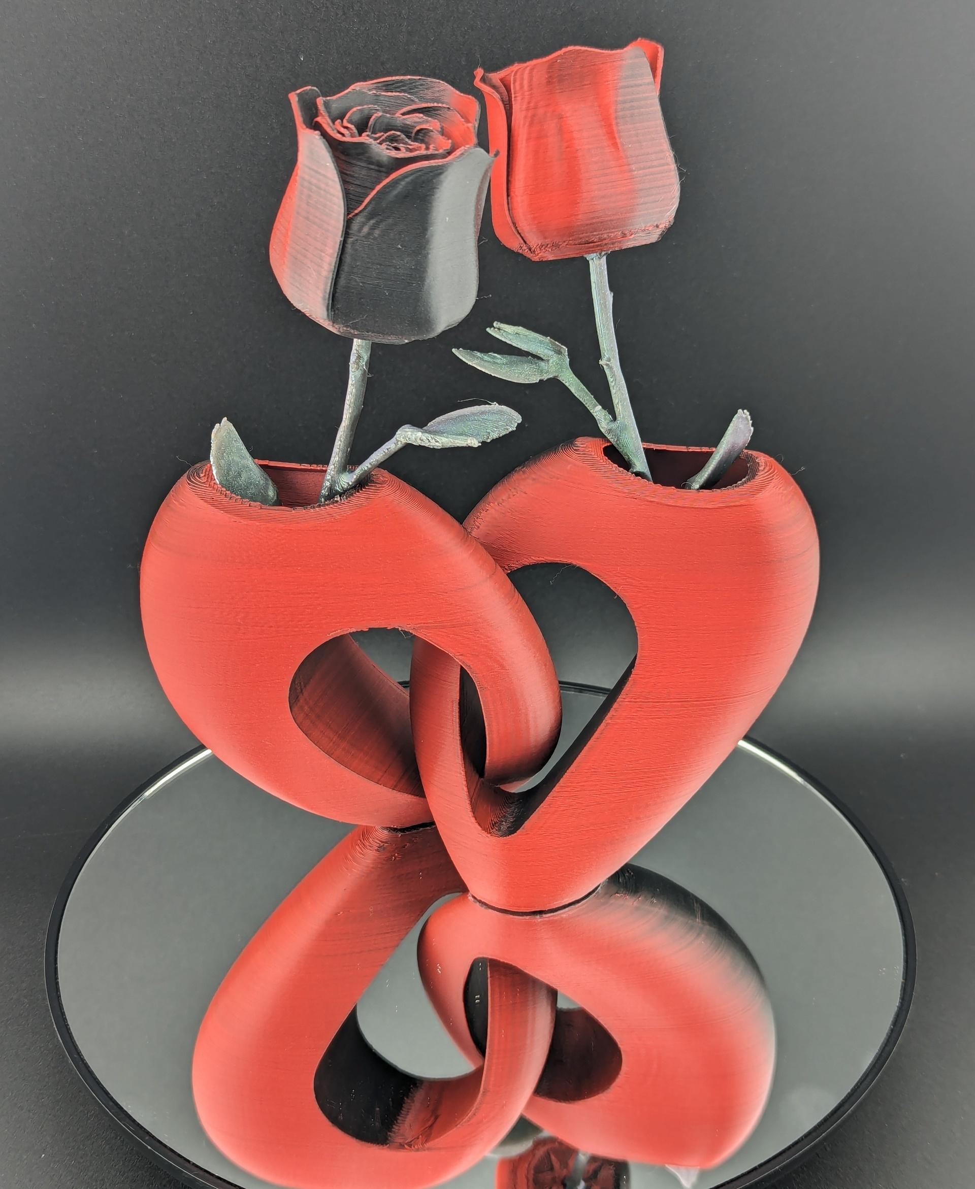 Entwined Heart Vase 3d model