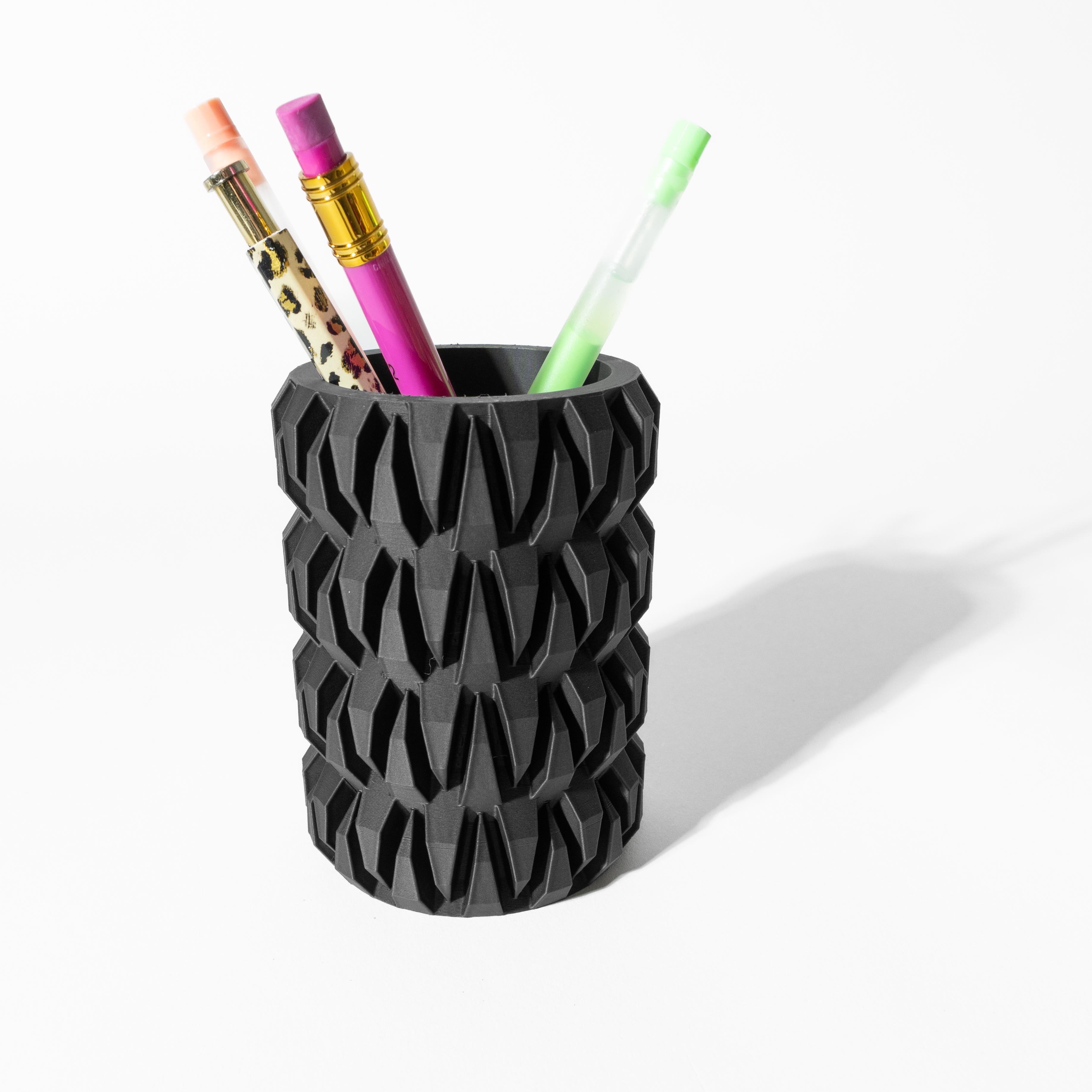 The Amiko Pen Holder | Desk Organizer and Pencil Cup Holder | Modern Office and Home Decor 3d model