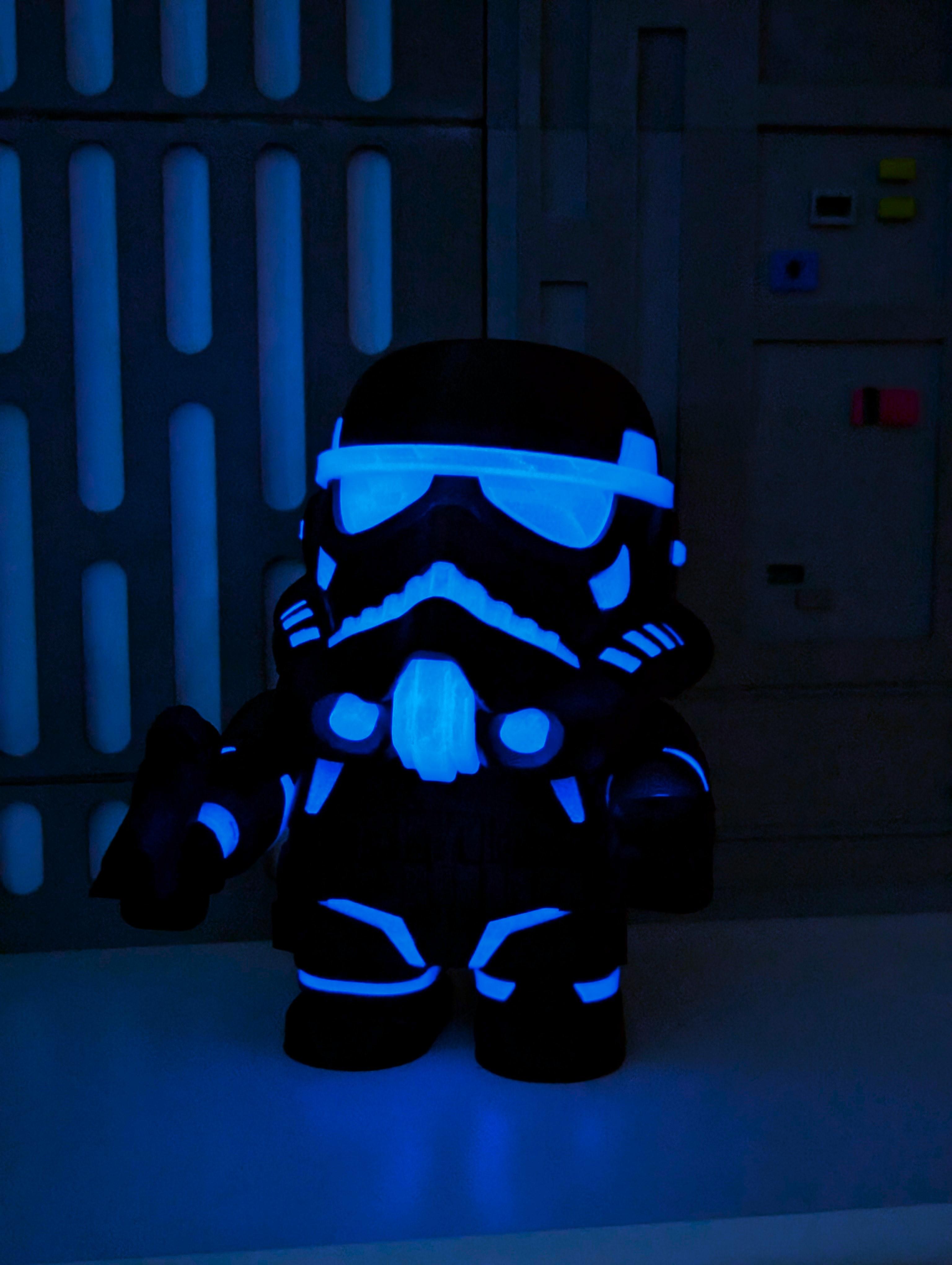 Stormchunker Kit (No Support, No AMS, No Glue) - My Tron inspired Stormtrooper with 3D printed background and Glow in the Dark blue filament from Eryone - 3d model