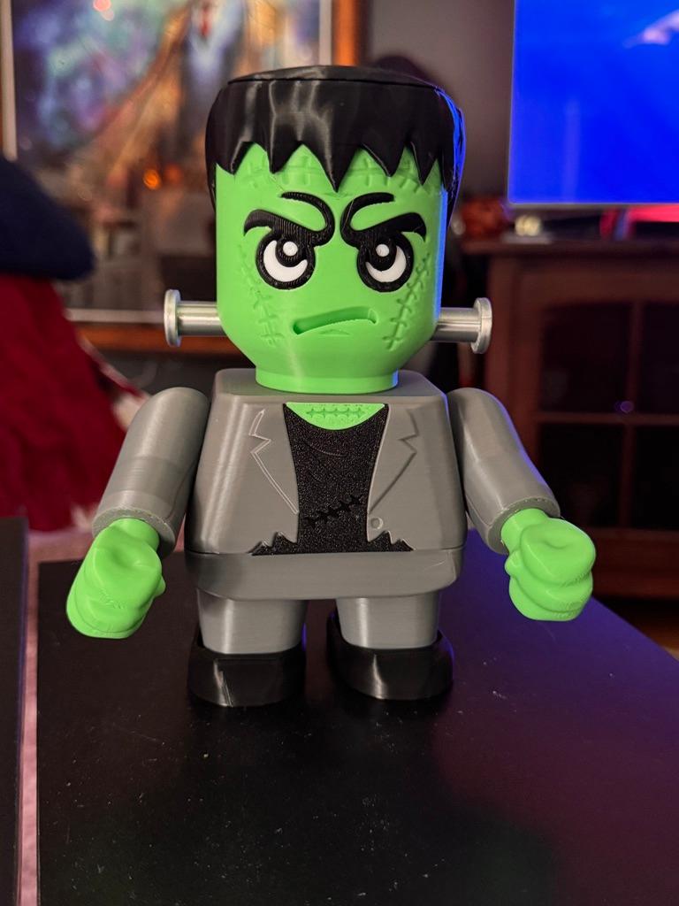 Frankenchunk's Monster Kit (No Support, No AMS, No Glue) - Had to cut some of the white off the eye pieces to get it to fit, but once I figured it out, the eyes went right in, and look perfect.  This was a fun build to do. - 3d model