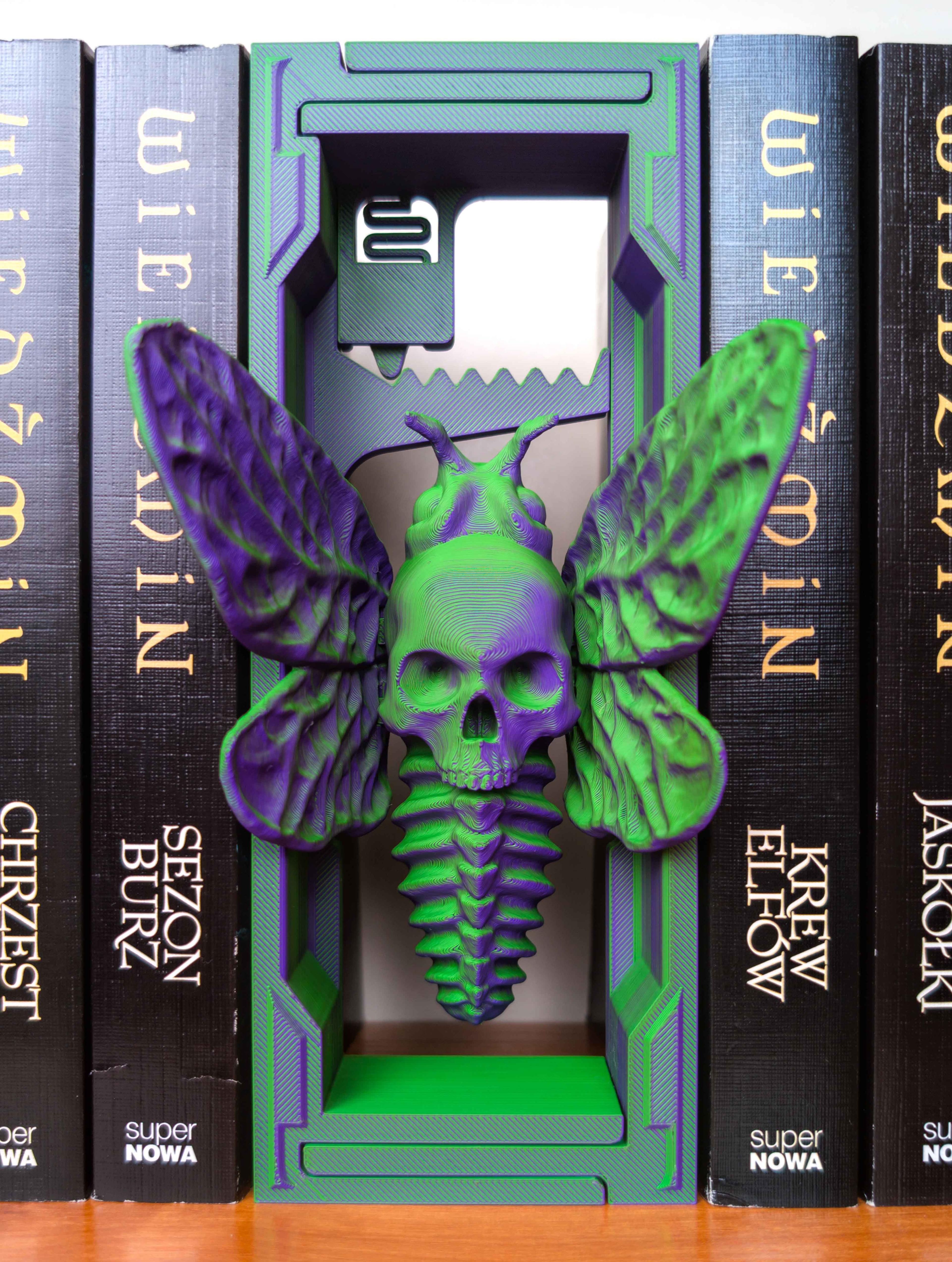 Skull Moth: Halloween Adjustable Book Nook  3d model