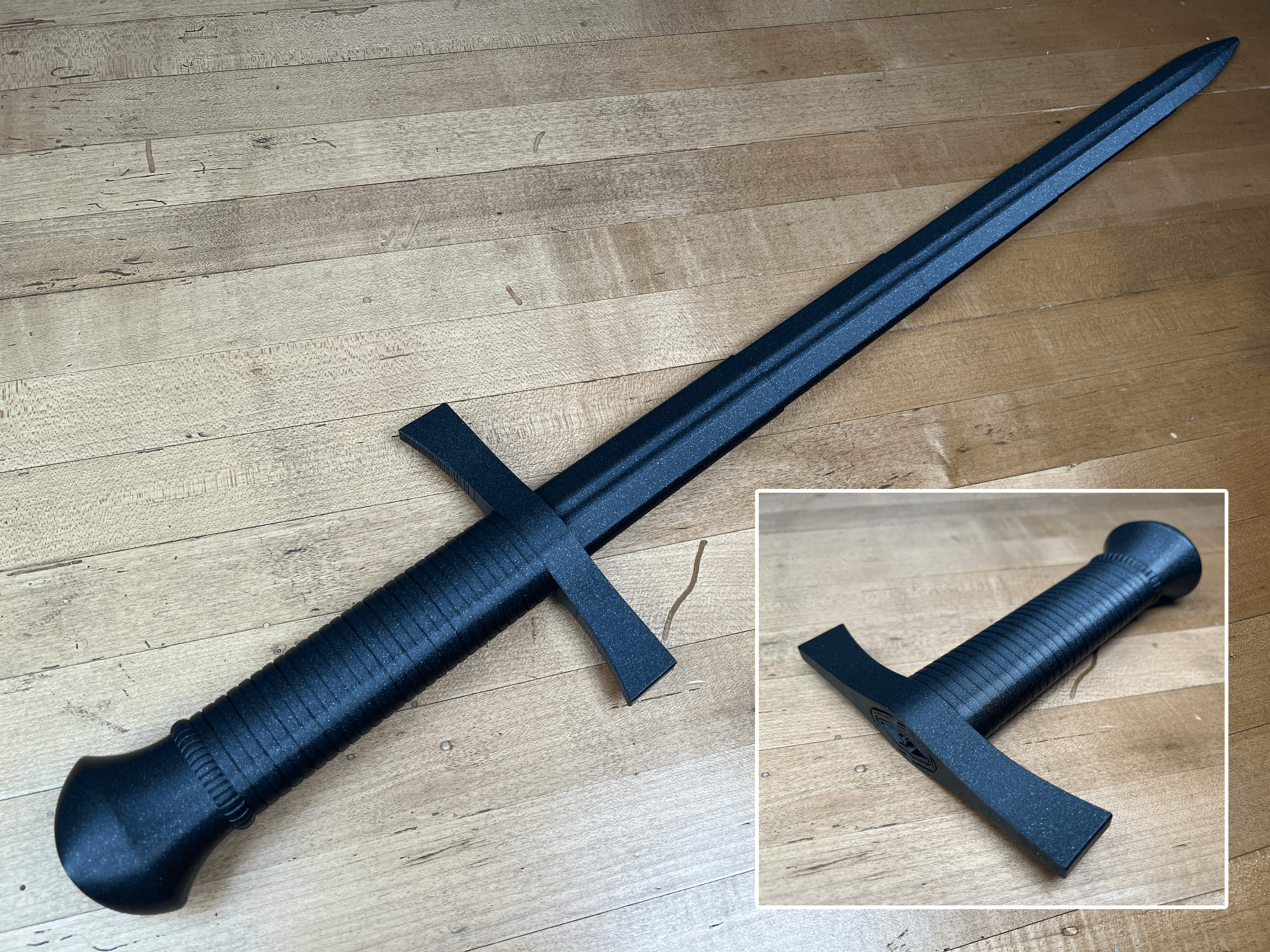 Broadsword v2 - Hilt 2 - Print-in-Place 3d model