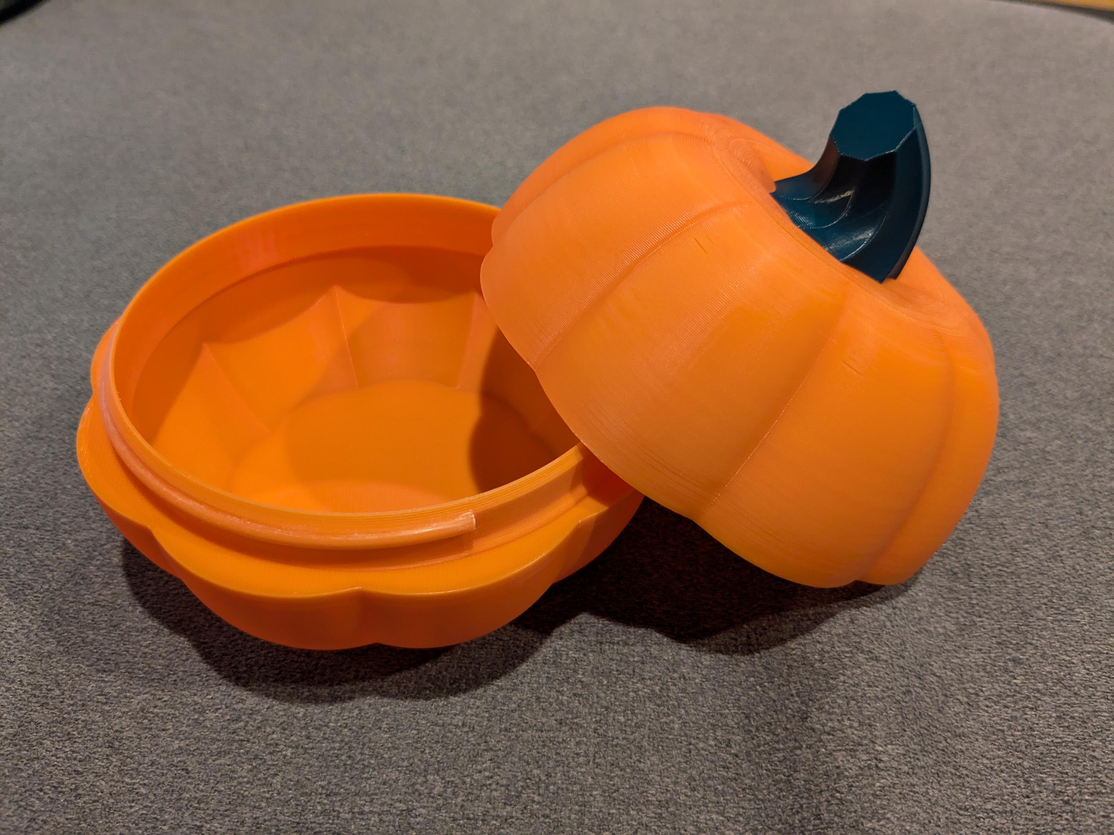 Threaded Pumpkin Container 3d model