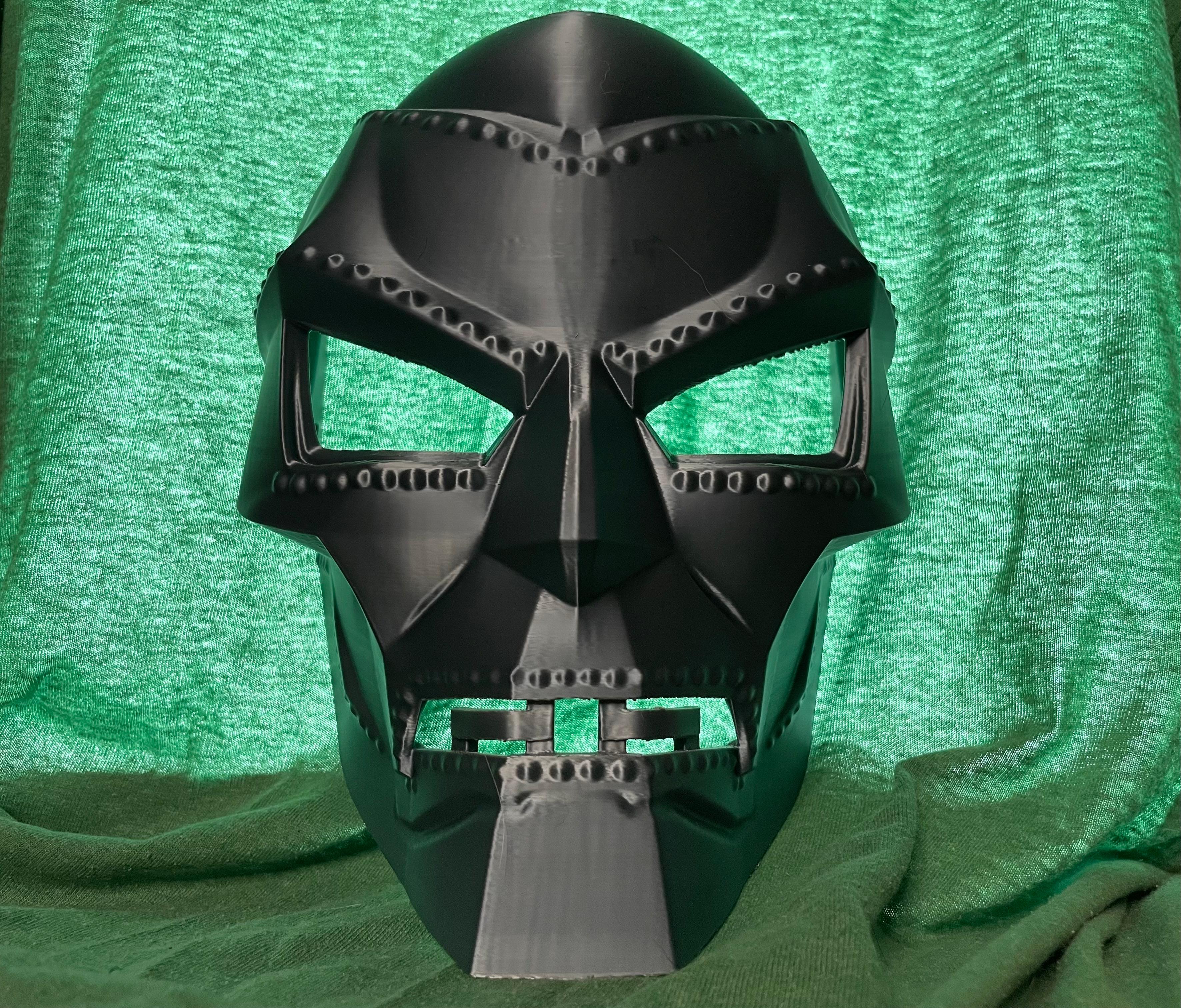 Dr Doom Mask  - Polymaker Silk Chrome and Amolen - 3d model