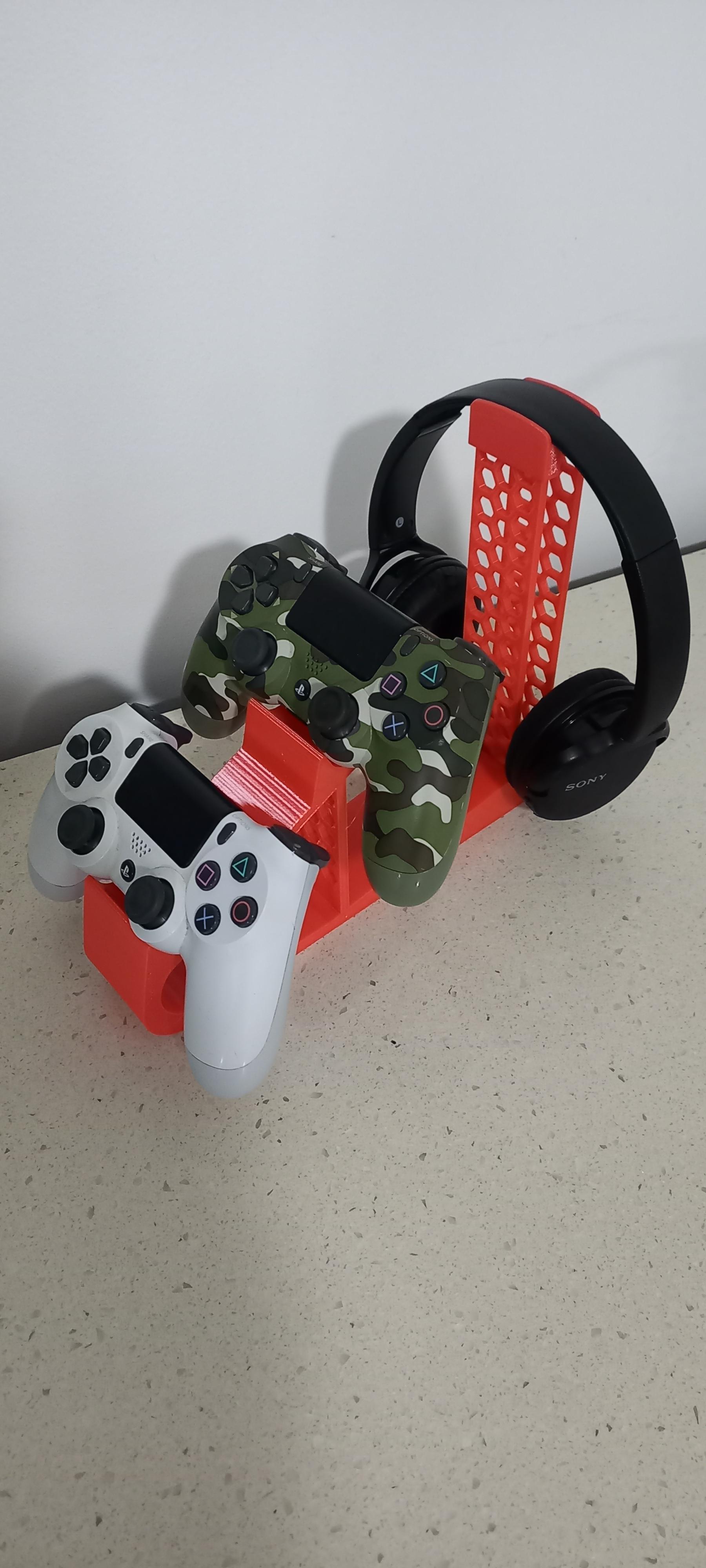 Universal gaming Controller holder and headset stand 3d model