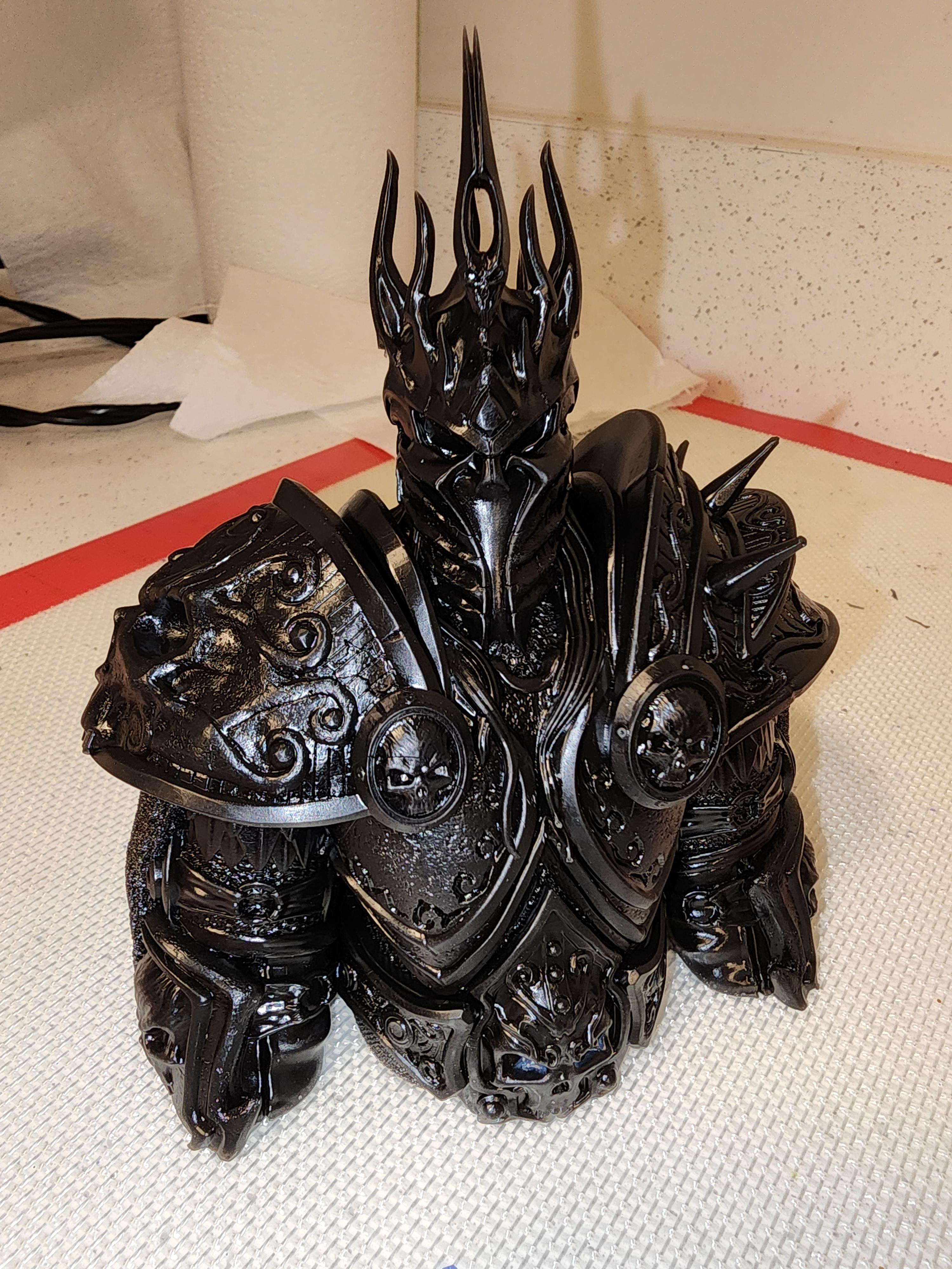 Lich King bust - WoW (Pre-Supported) - Amazing quality. 0.02 layer quality with x16 Anti-Aliasing. Turned out really well. Pre-Supports easy to remove. Sturdy yet light. Beautiful sculpture.  - 3d model