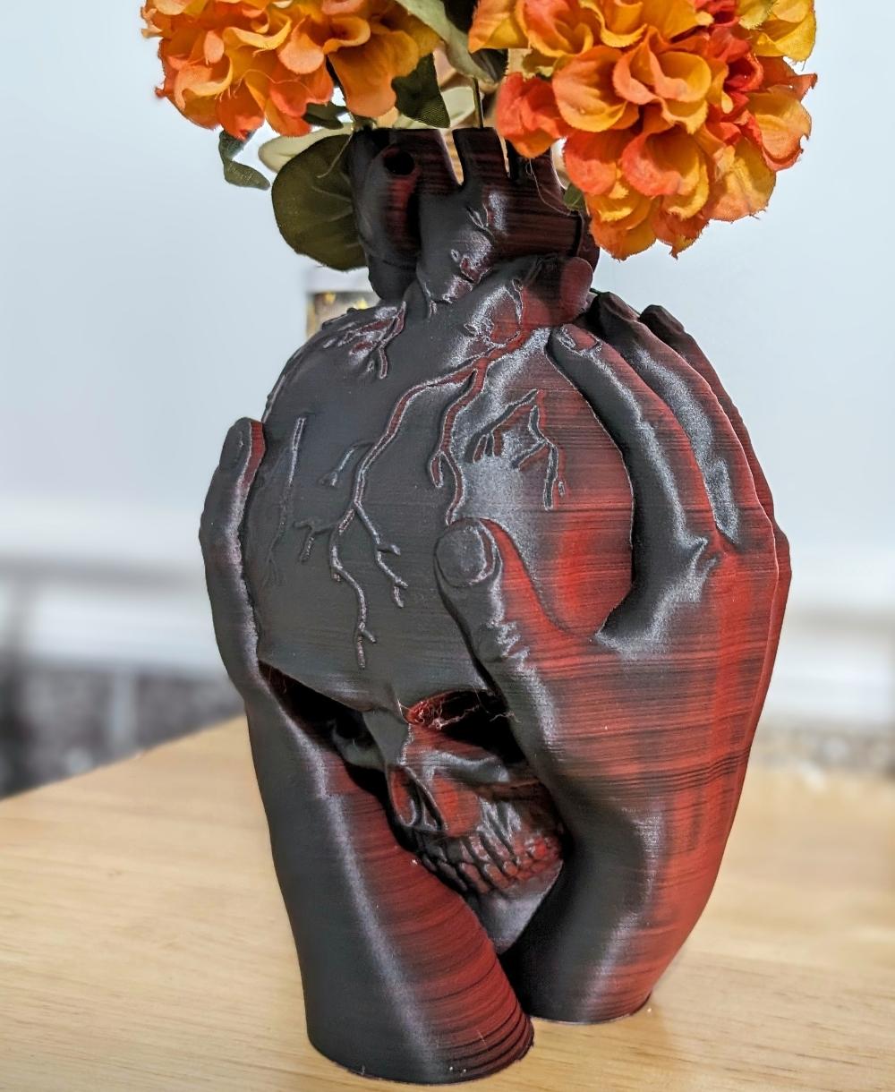 Heart Broken Skull Sculpture / Vase / Planter / No Supports 3d model