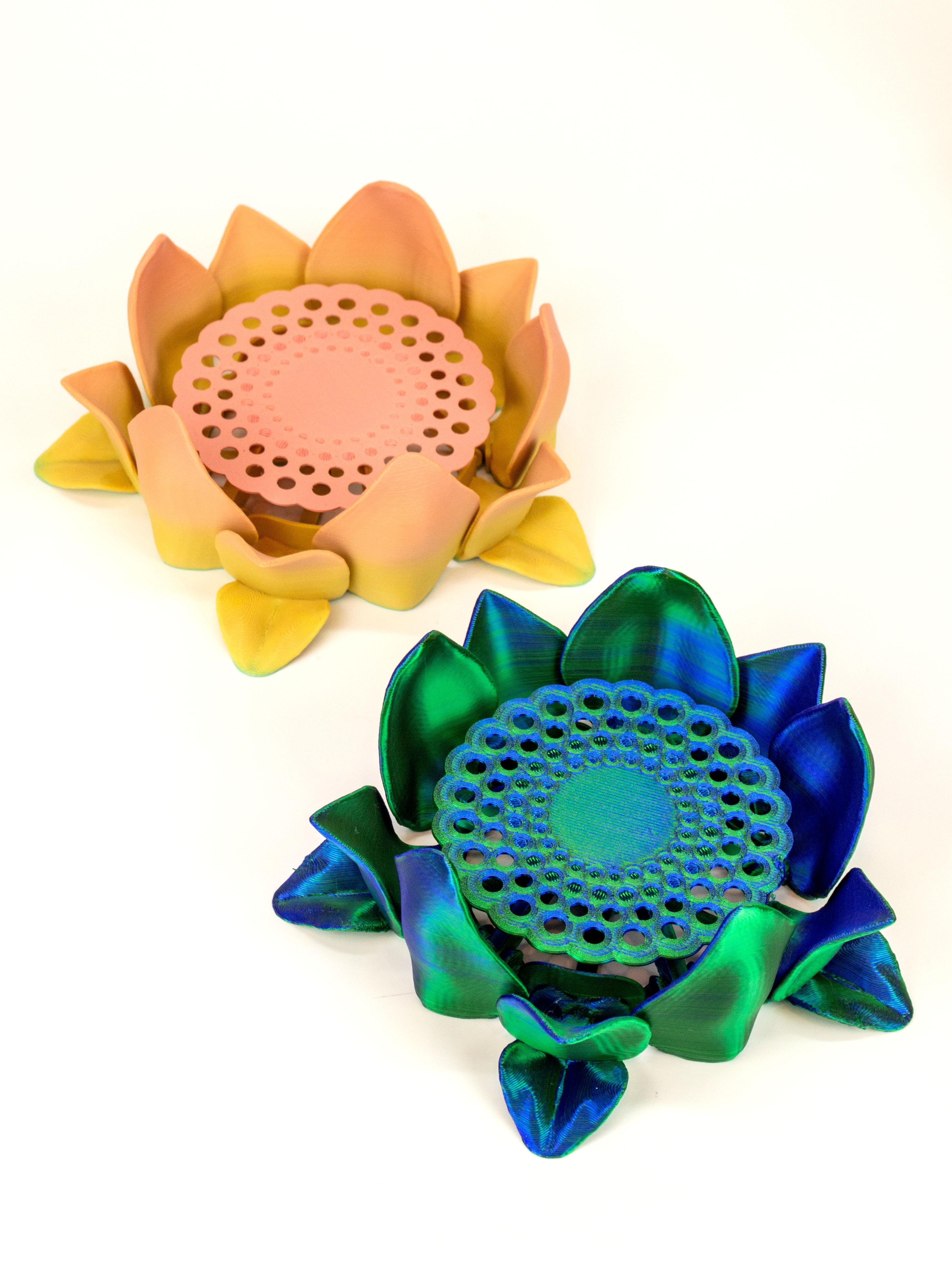 Flower: Self-Adjusting Coaster 3d model