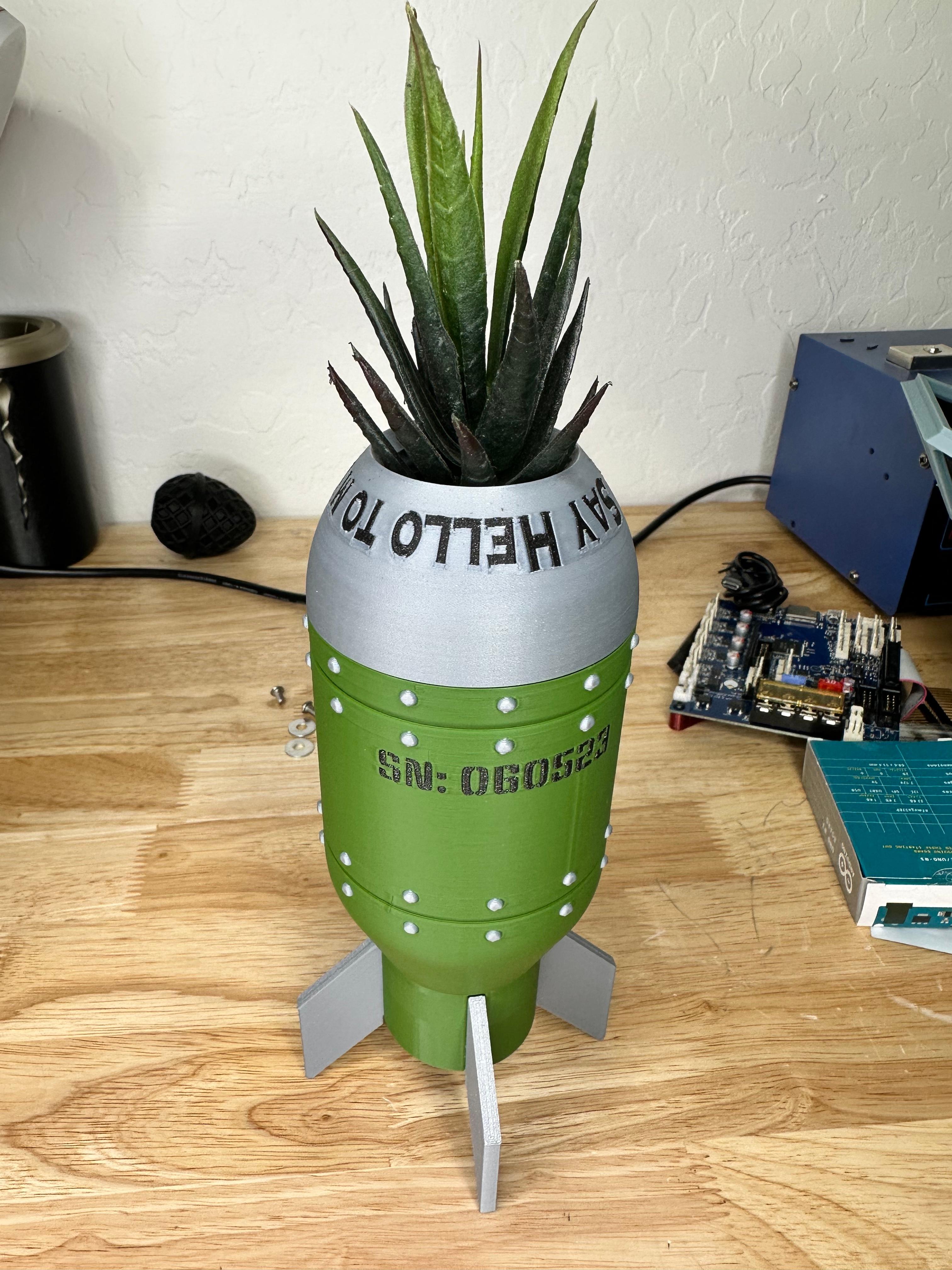 D' Bomb Stash container, succulent Planter, pen cup, or desk ornament 3d model